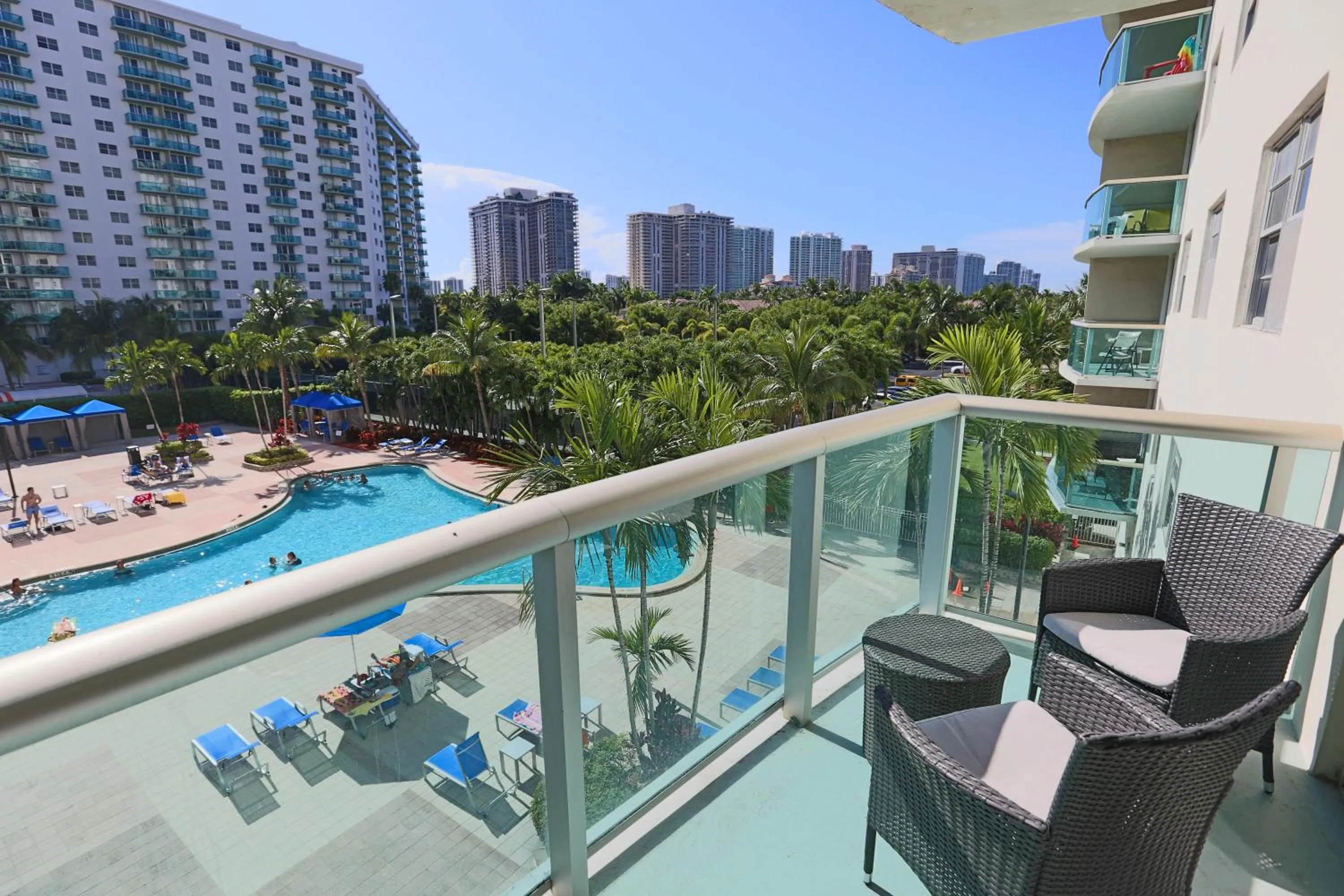 Swimming pool in Ocean Reserve Luxury Condos Across from Sunny Isles Beach