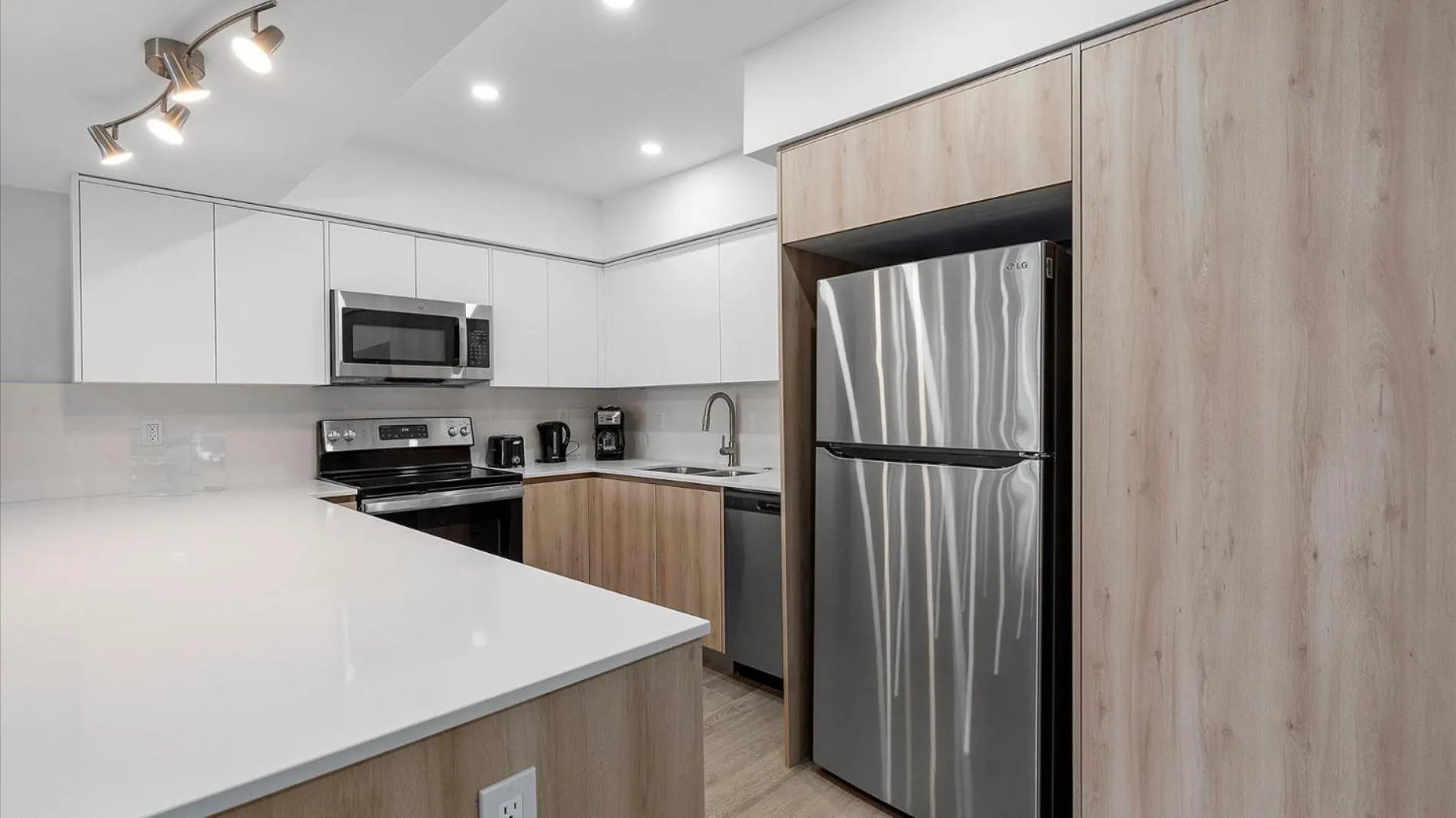 Coffee/tea facilities in Ocean Reserve Luxury Condos Across from Sunny Isles Beach