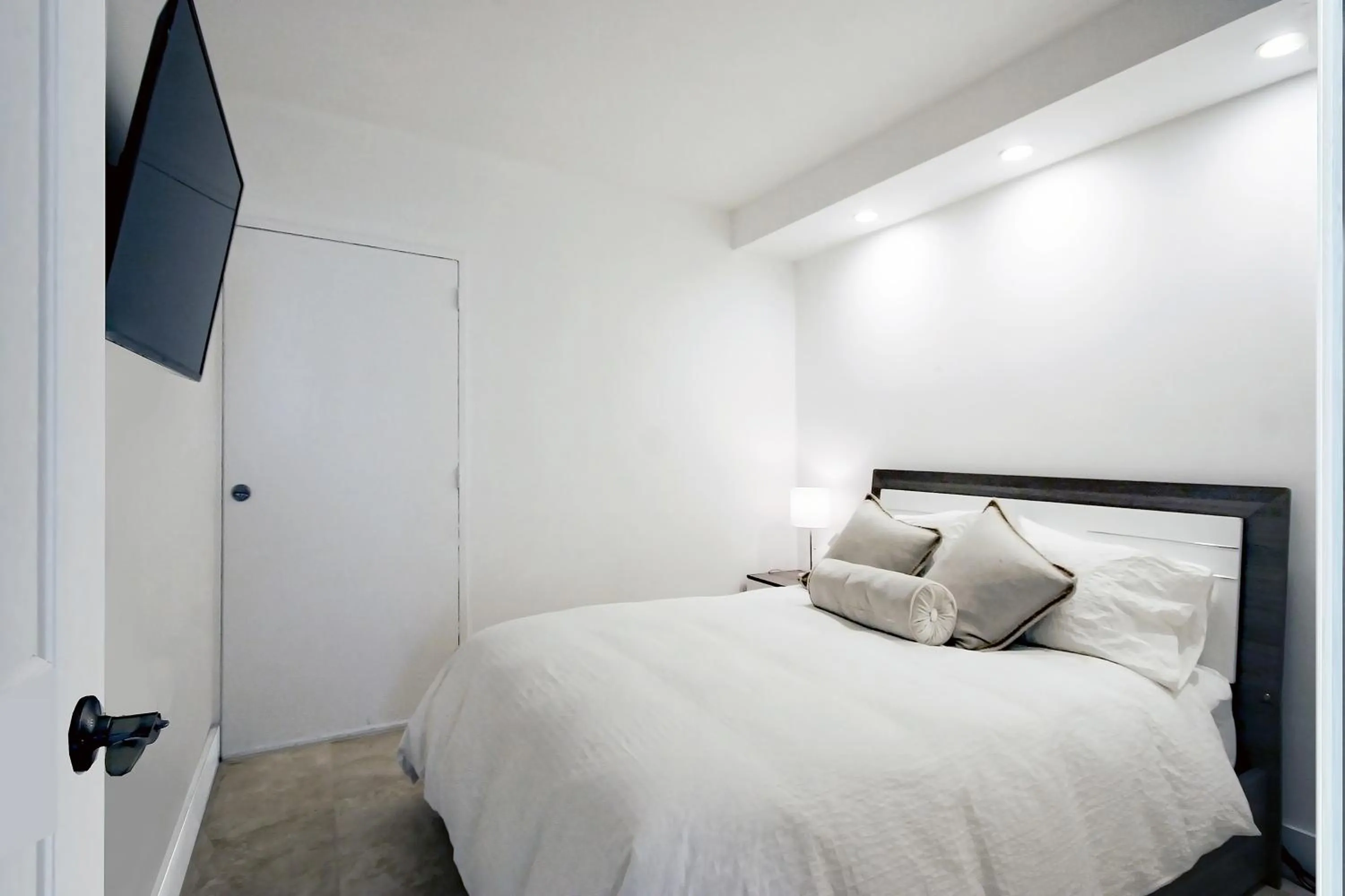 Bed in Ocean Reserve Luxury Condos Across from Sunny Isles Beach