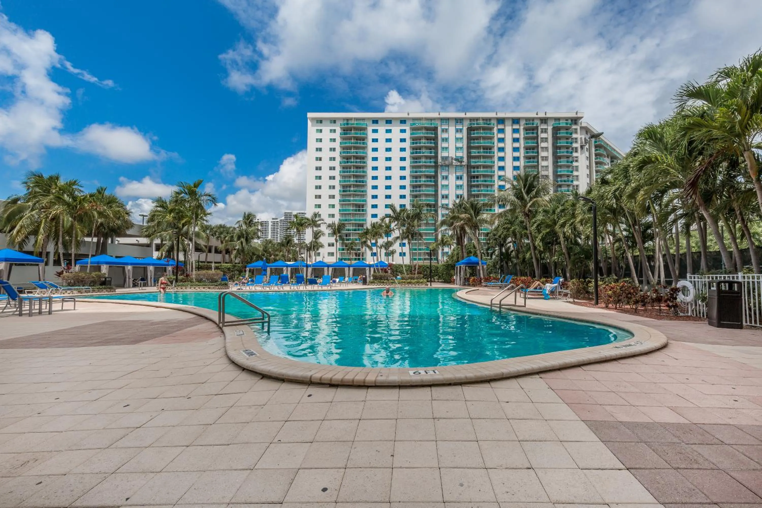 Swimming pool in Ocean Reserve Luxury Condos Across from Sunny Isles Beach