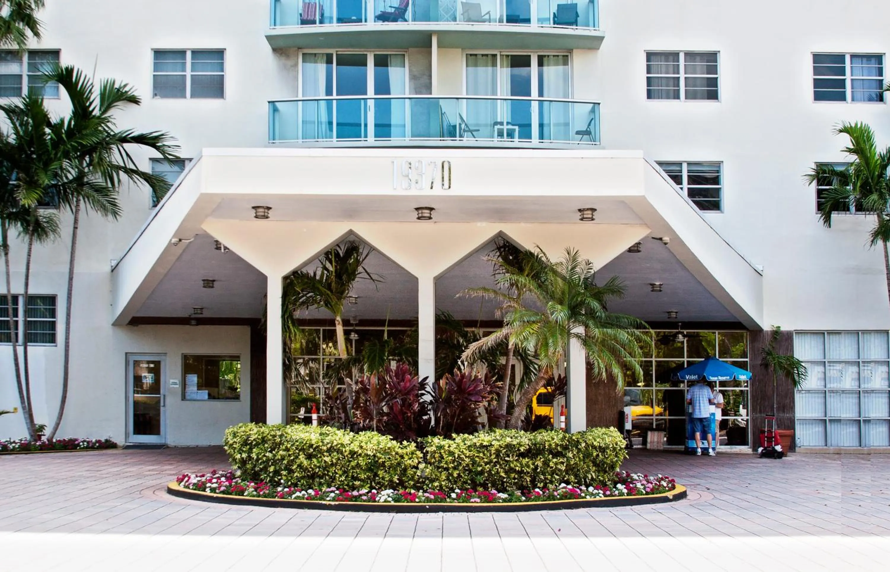 Property building in Ocean Reserve Luxury Condos Across from Sunny Isles Beach