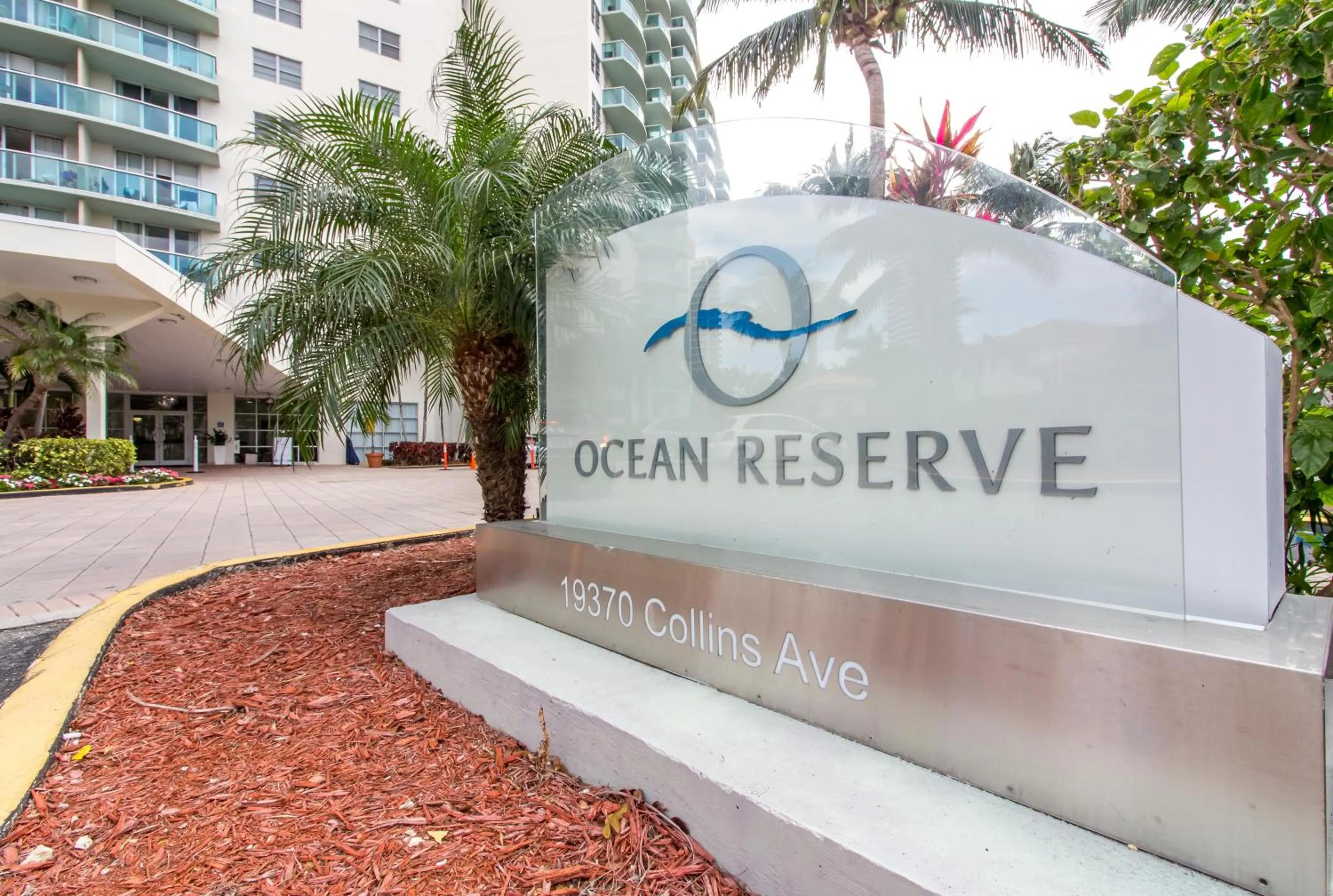 Lobby or reception in Ocean Reserve Luxury Condos Across from Sunny Isles Beach