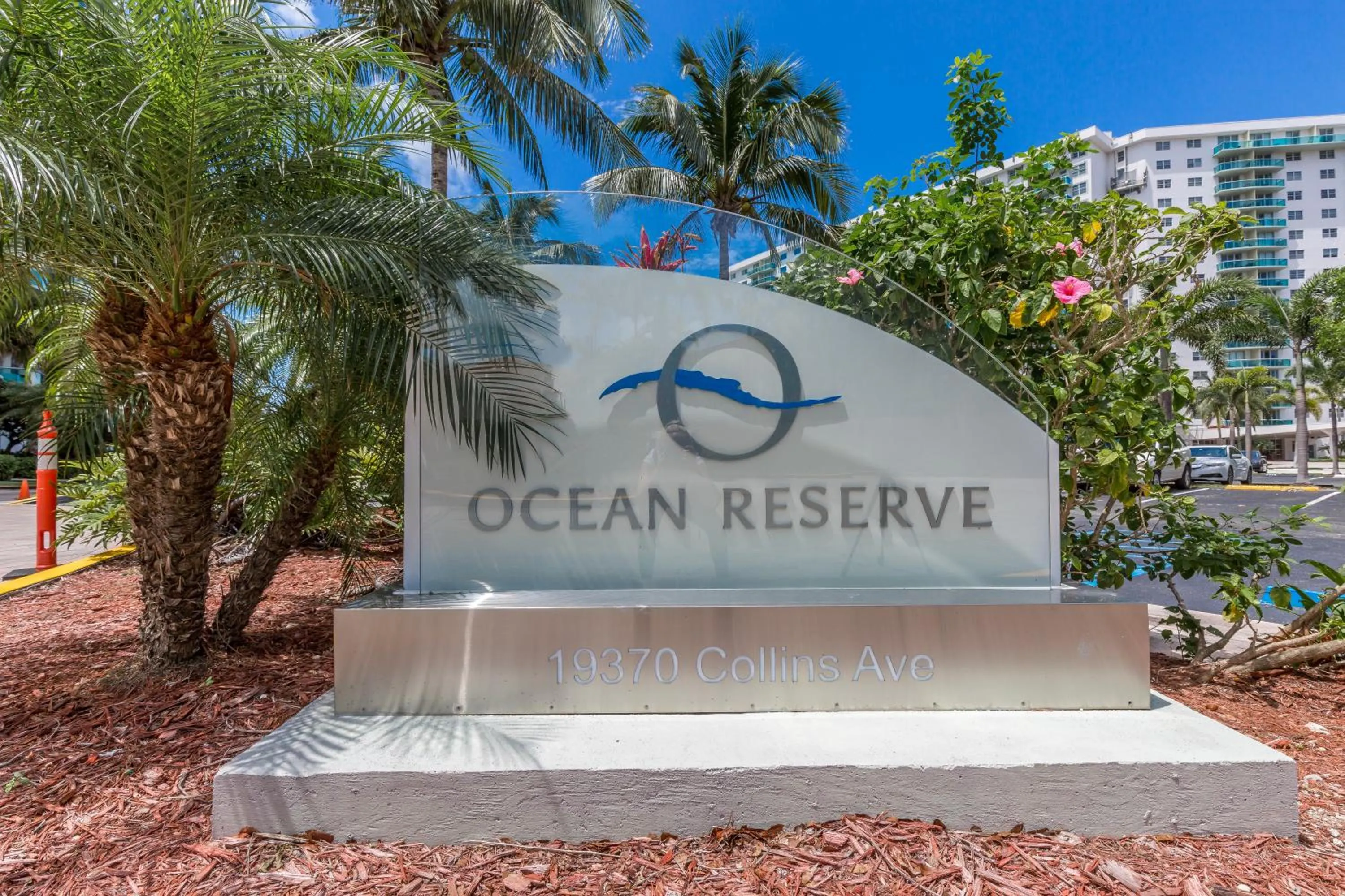 Facade/entrance in Ocean Reserve Luxury Condos Across from Sunny Isles Beach