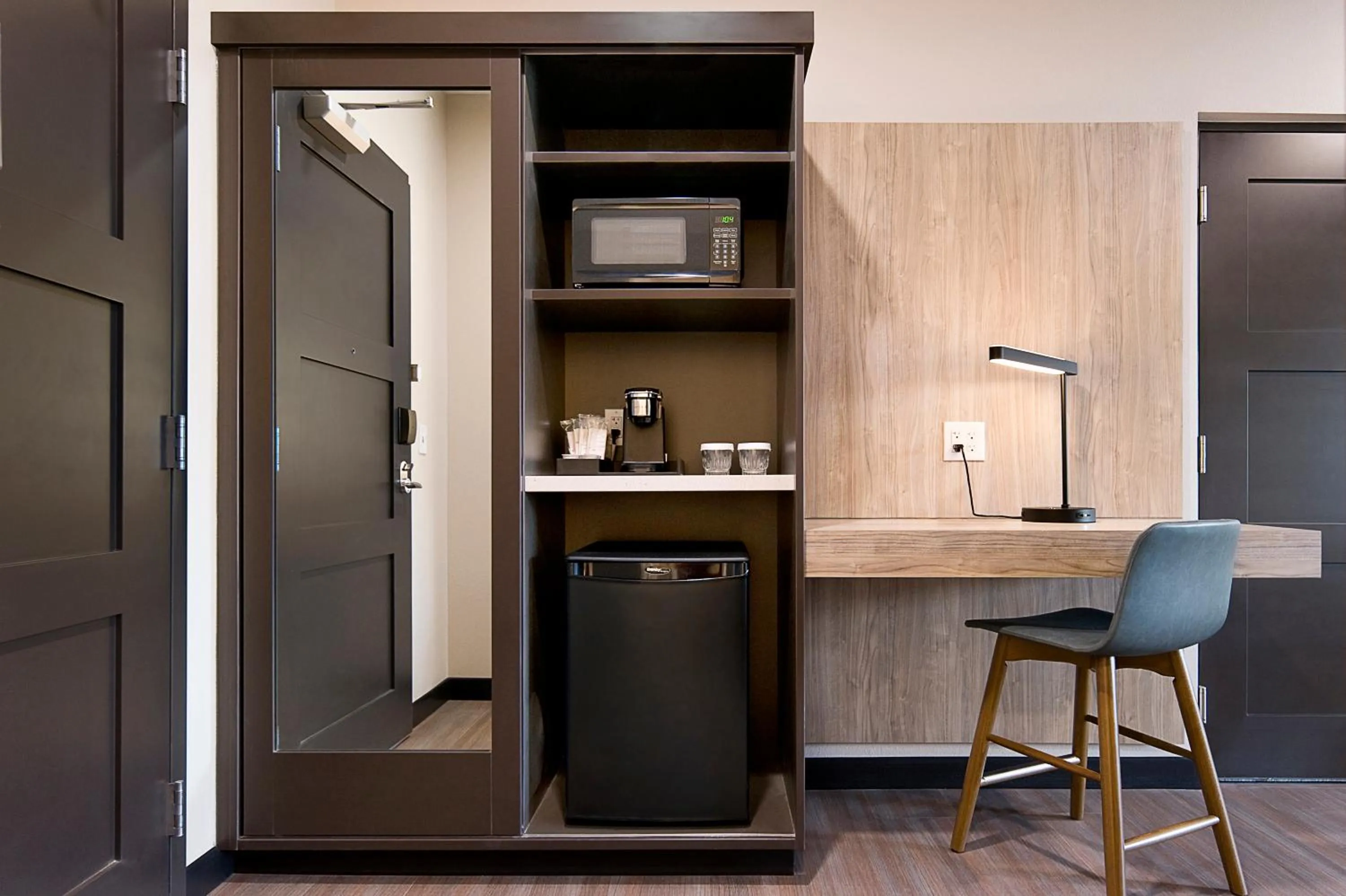 Coffee/tea facilities in ClubHouse Hotel & Suites Rapid City