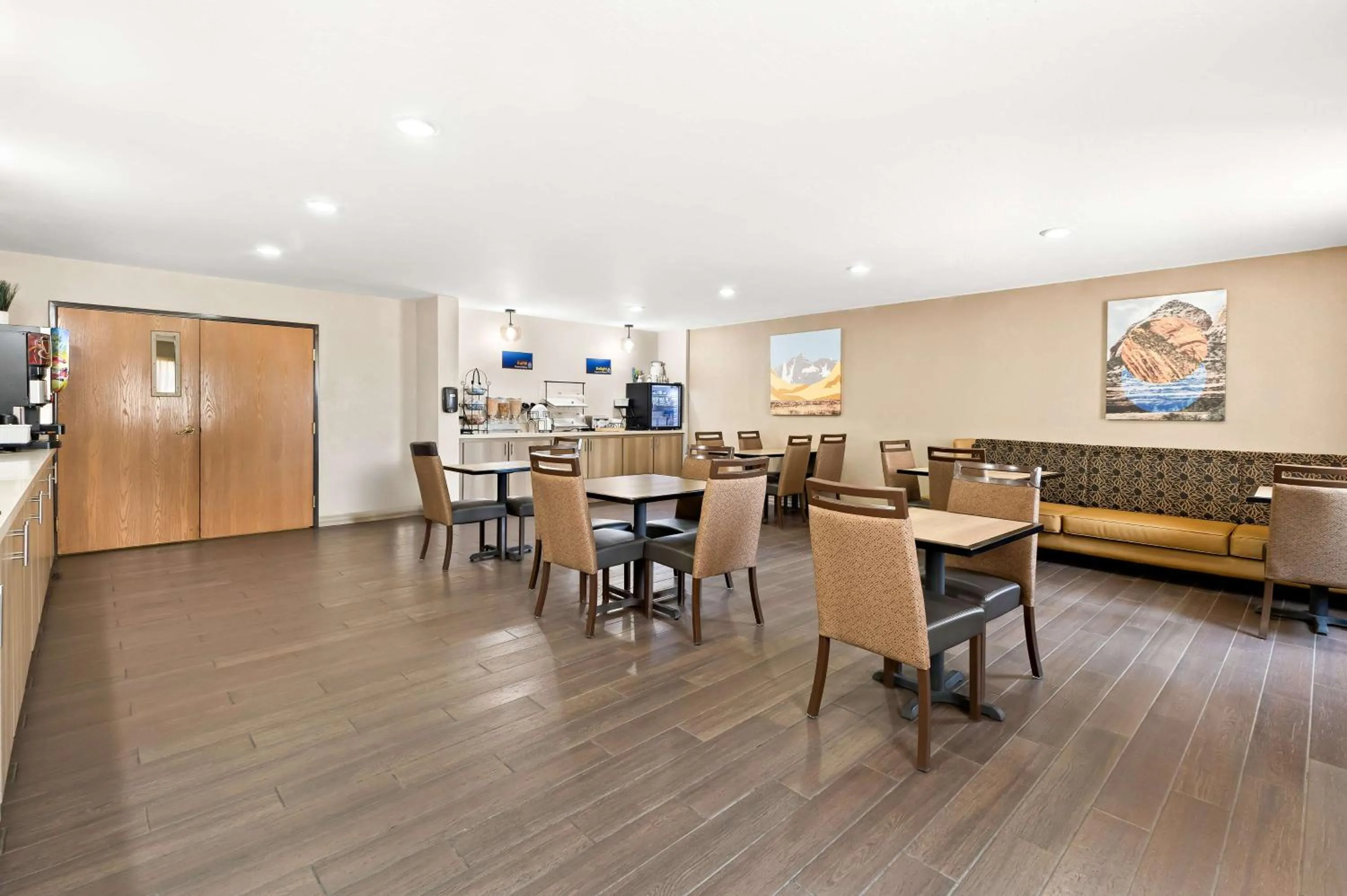 Breakfast in Best Western Snowflake Inn