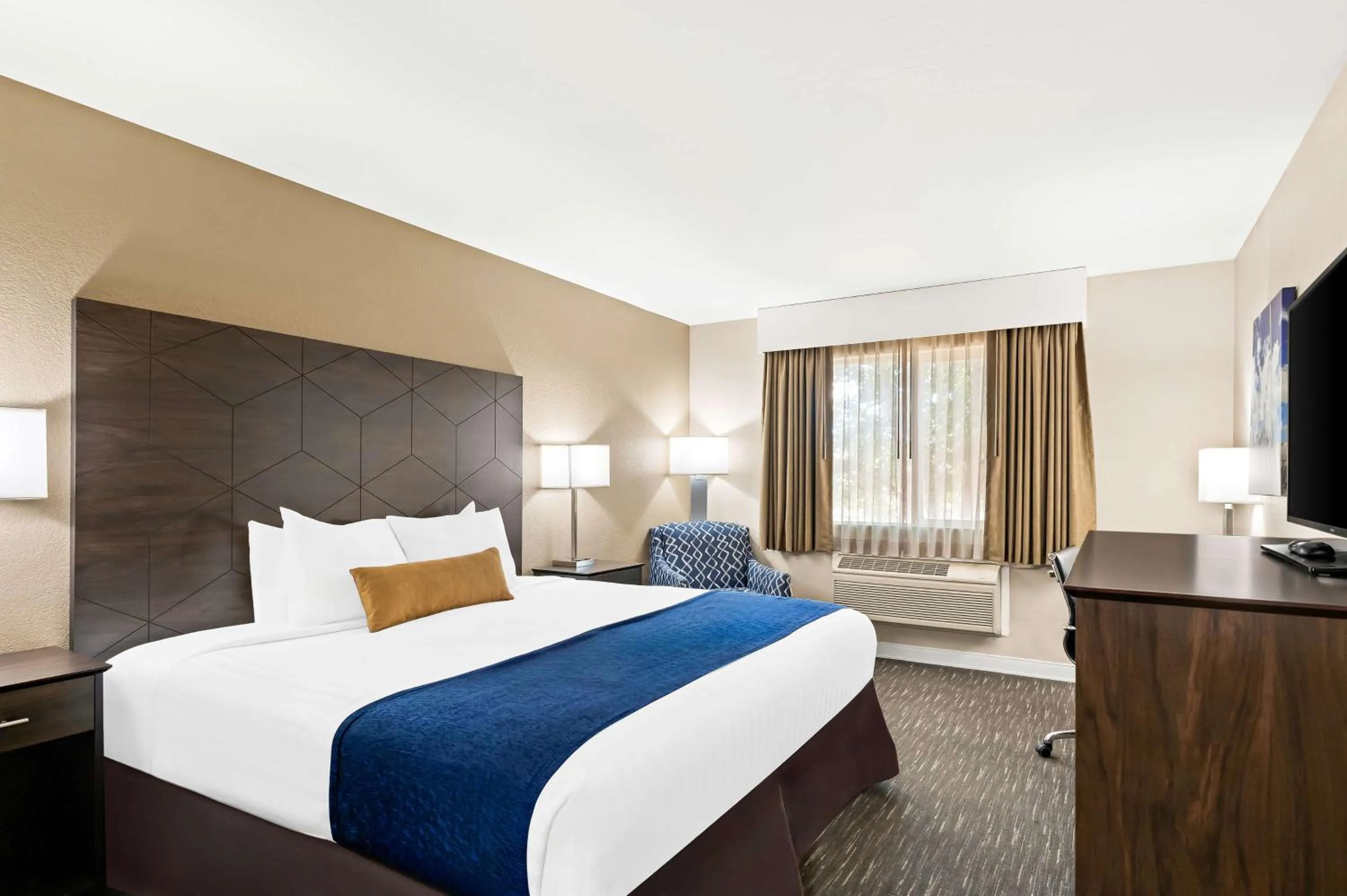 Bedroom, Bed in Best Western Snowflake Inn