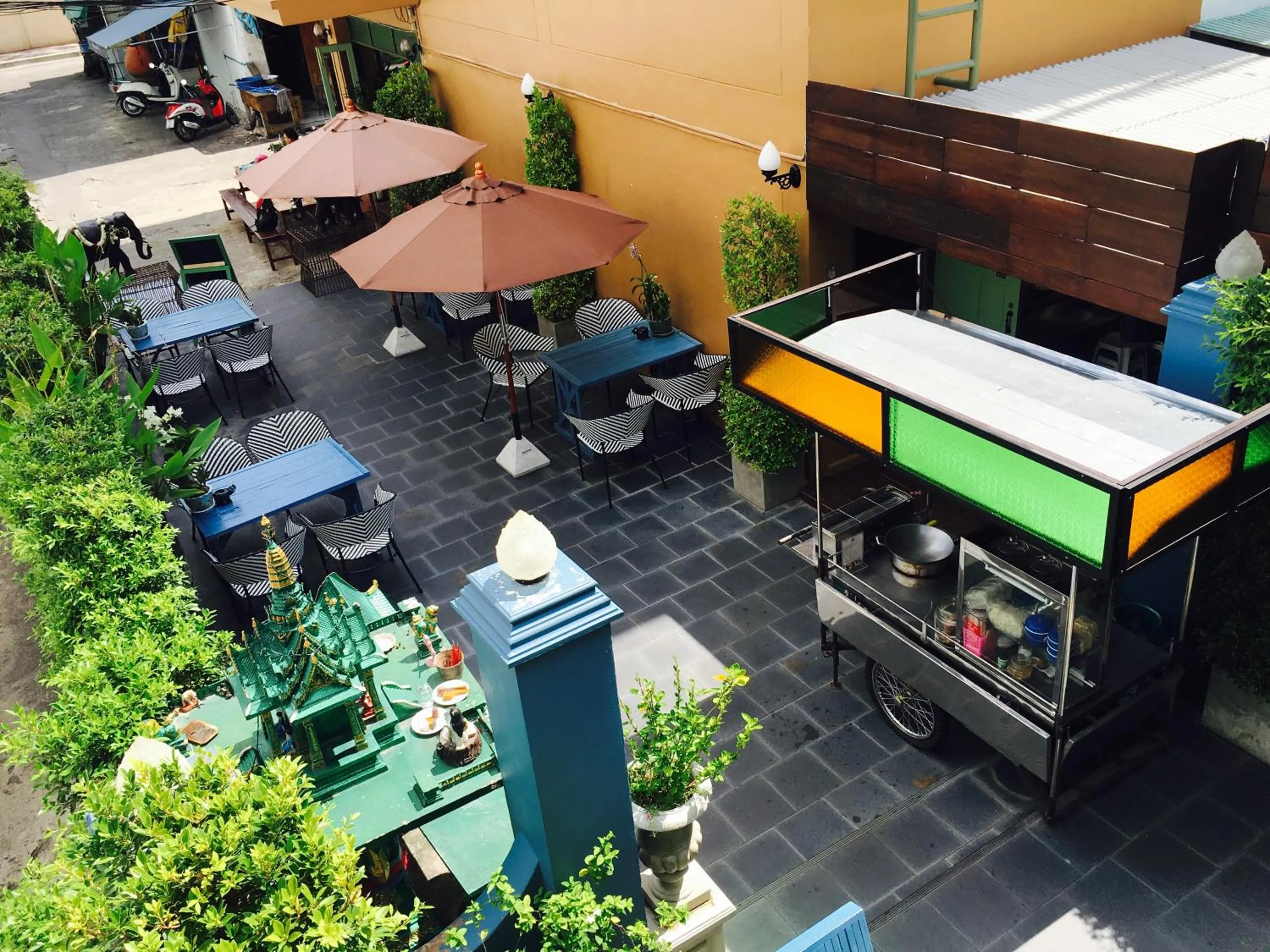 Patio in Blue Chang House