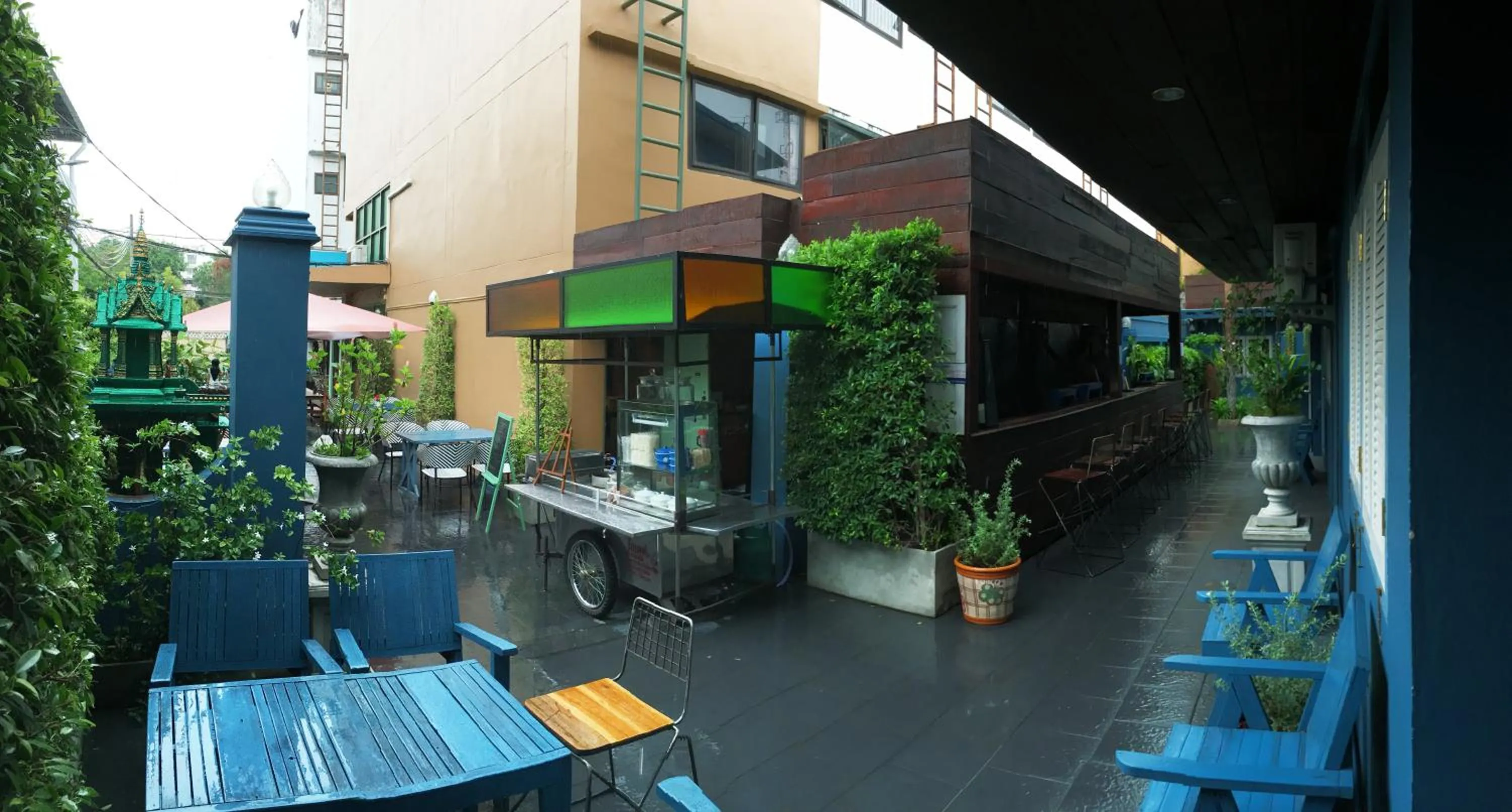 Lounge or bar in Blue Chang House