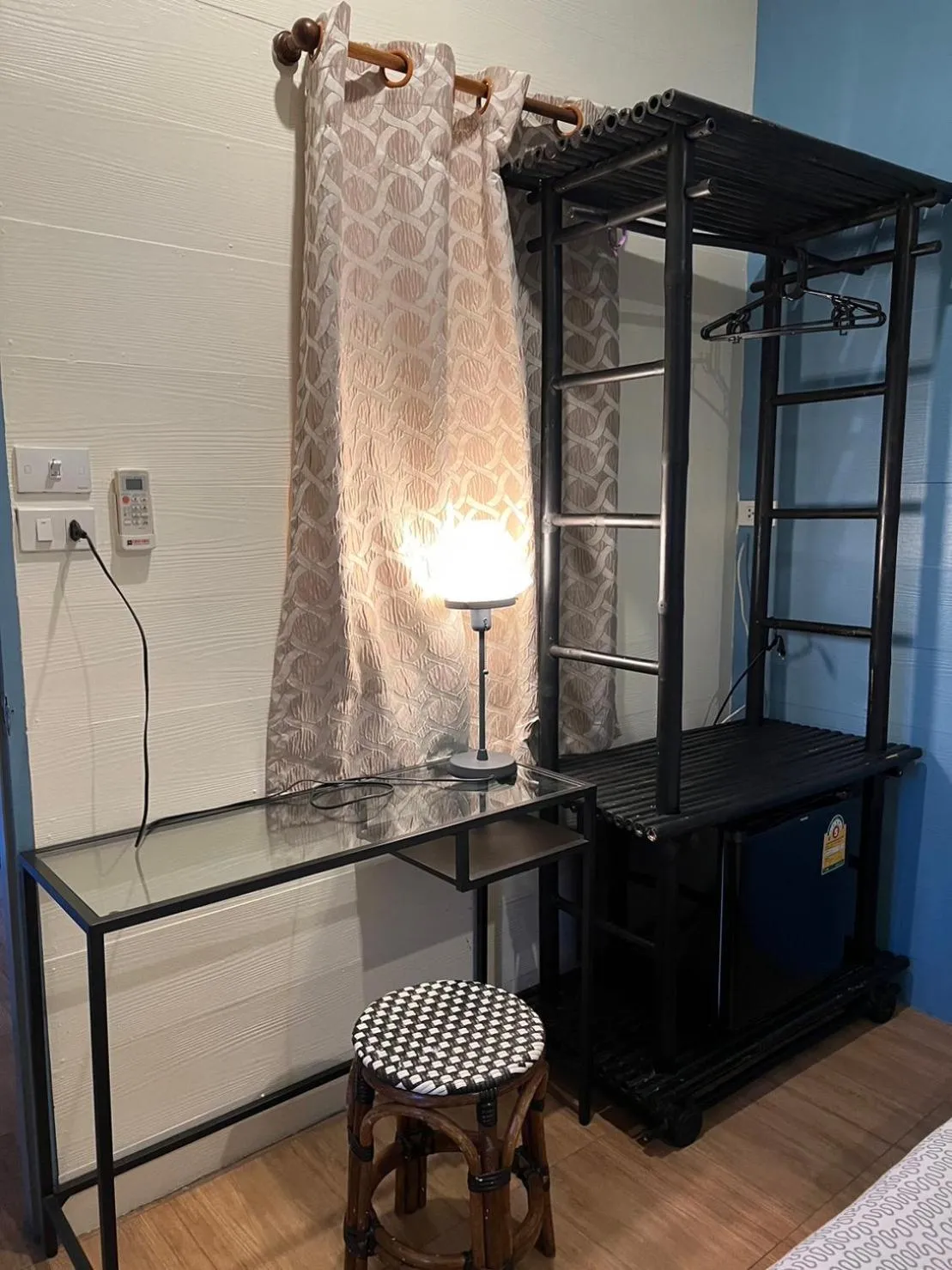 hair dresser in Blue Chang House