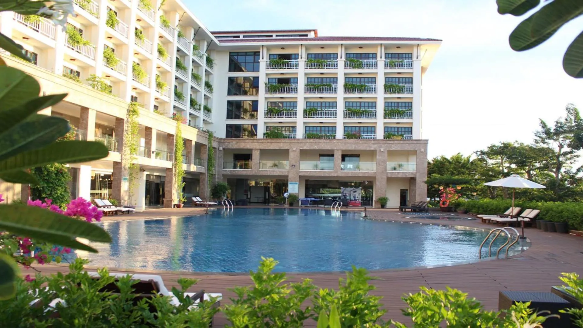 Swimming pool in Muong Thanh Holiday Hoi An Hotel