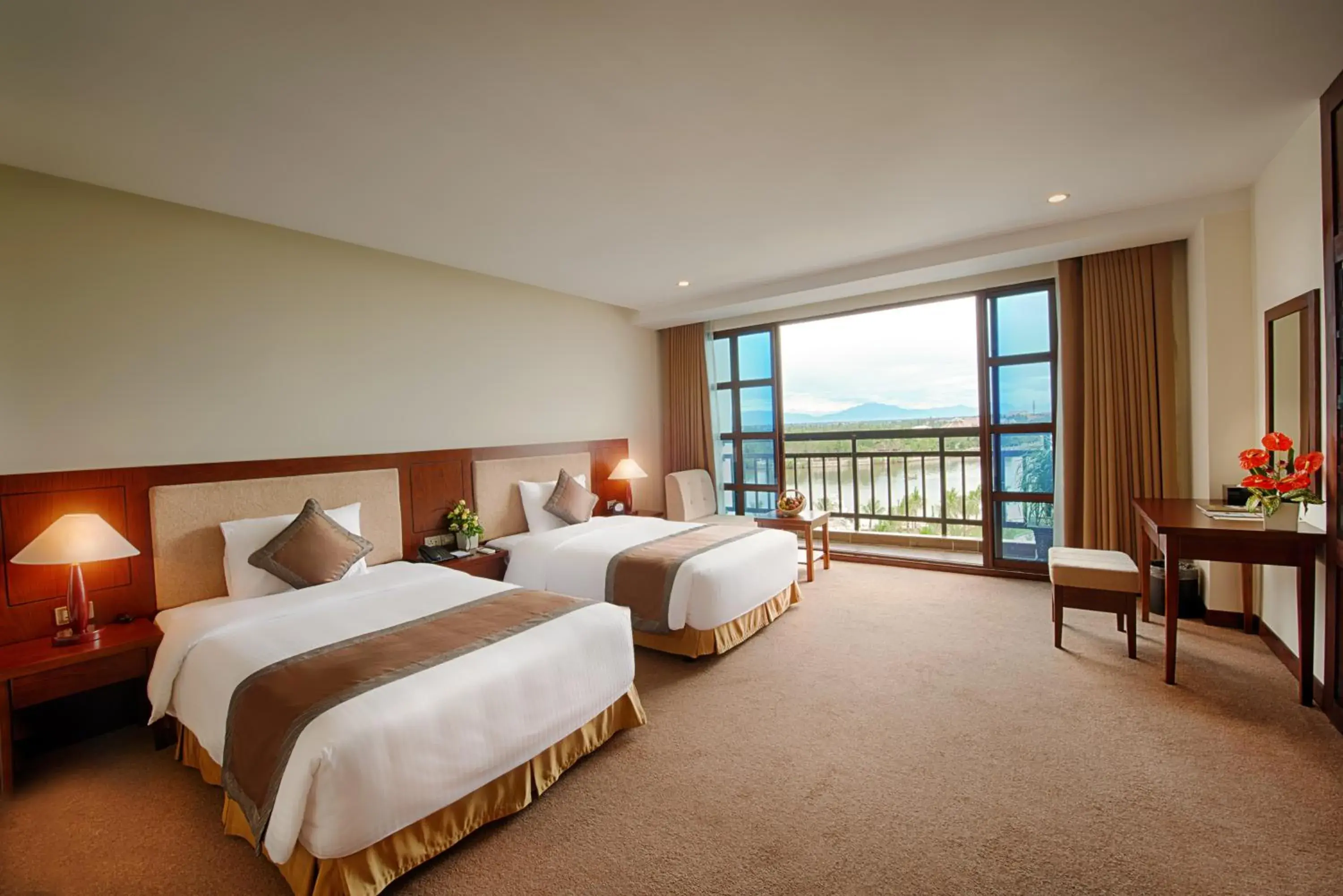 Deluxe Twin Room with River View in Muong Thanh Holiday Hoi An Hotel Deluxe Twin Room with River View in Muong Thanh Holiday Hoi An Hotel