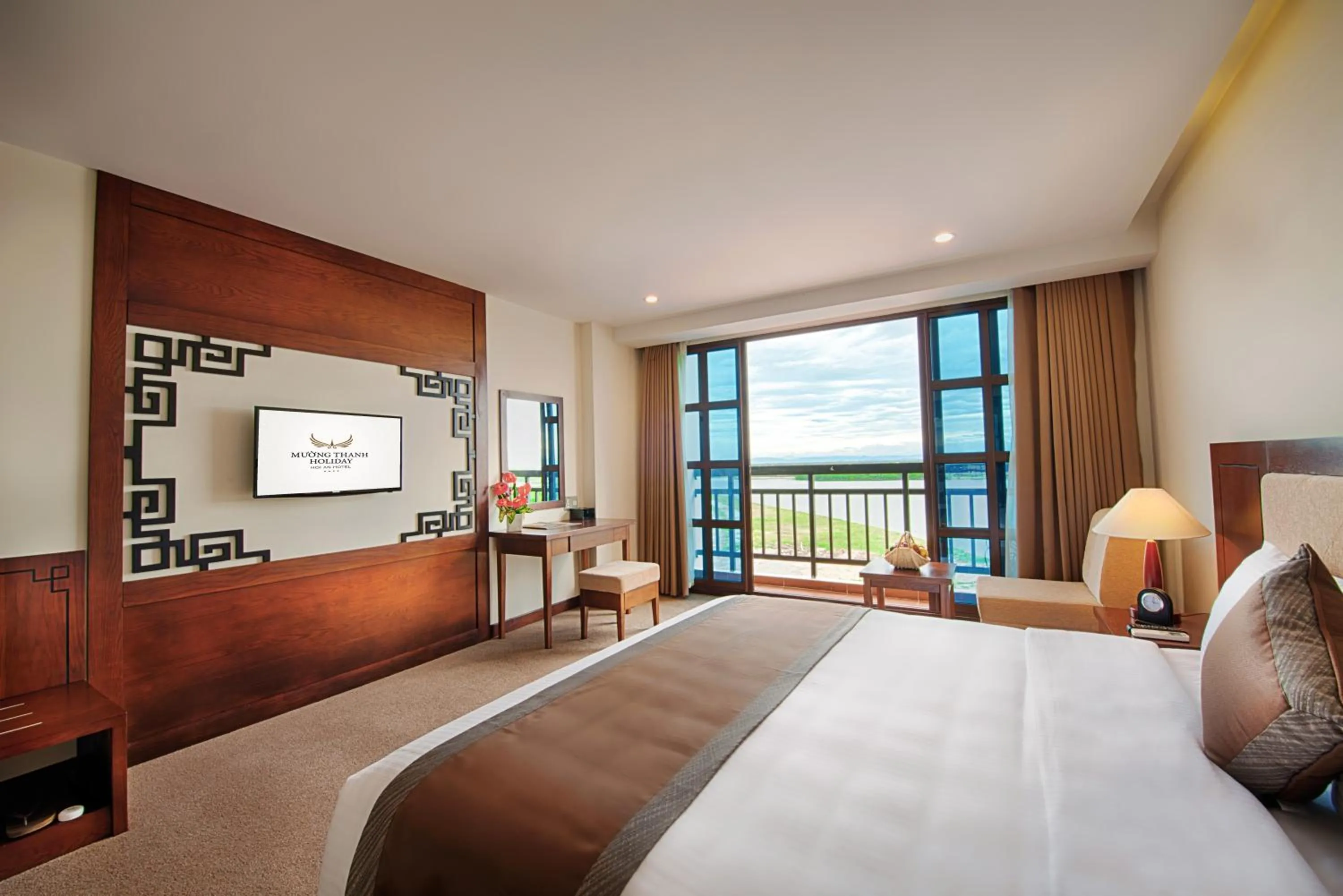 Bed in Muong Thanh Holiday Hoi An Hotel