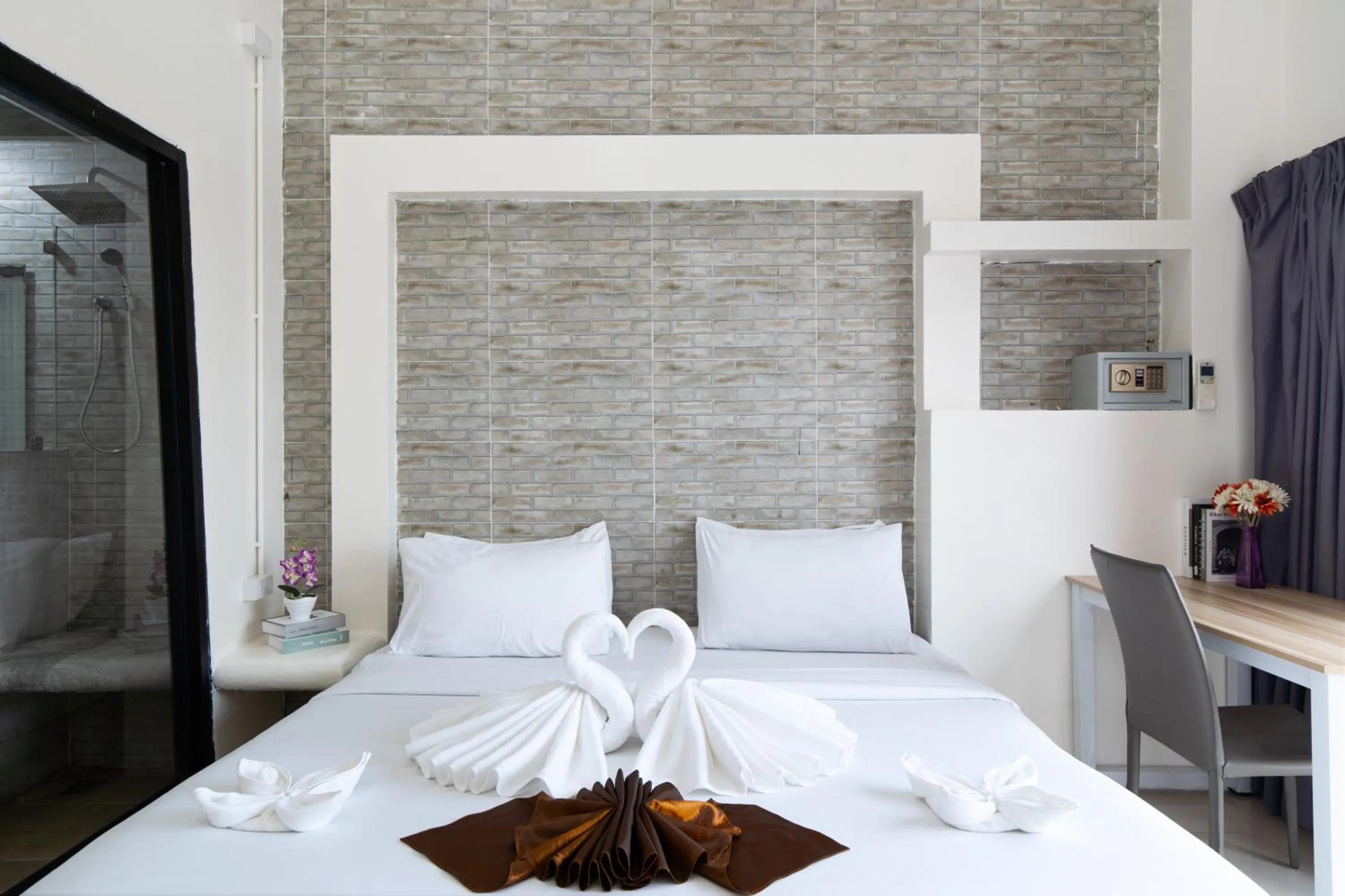 Bed in Baron Zotel Bangkok SHA PLUS