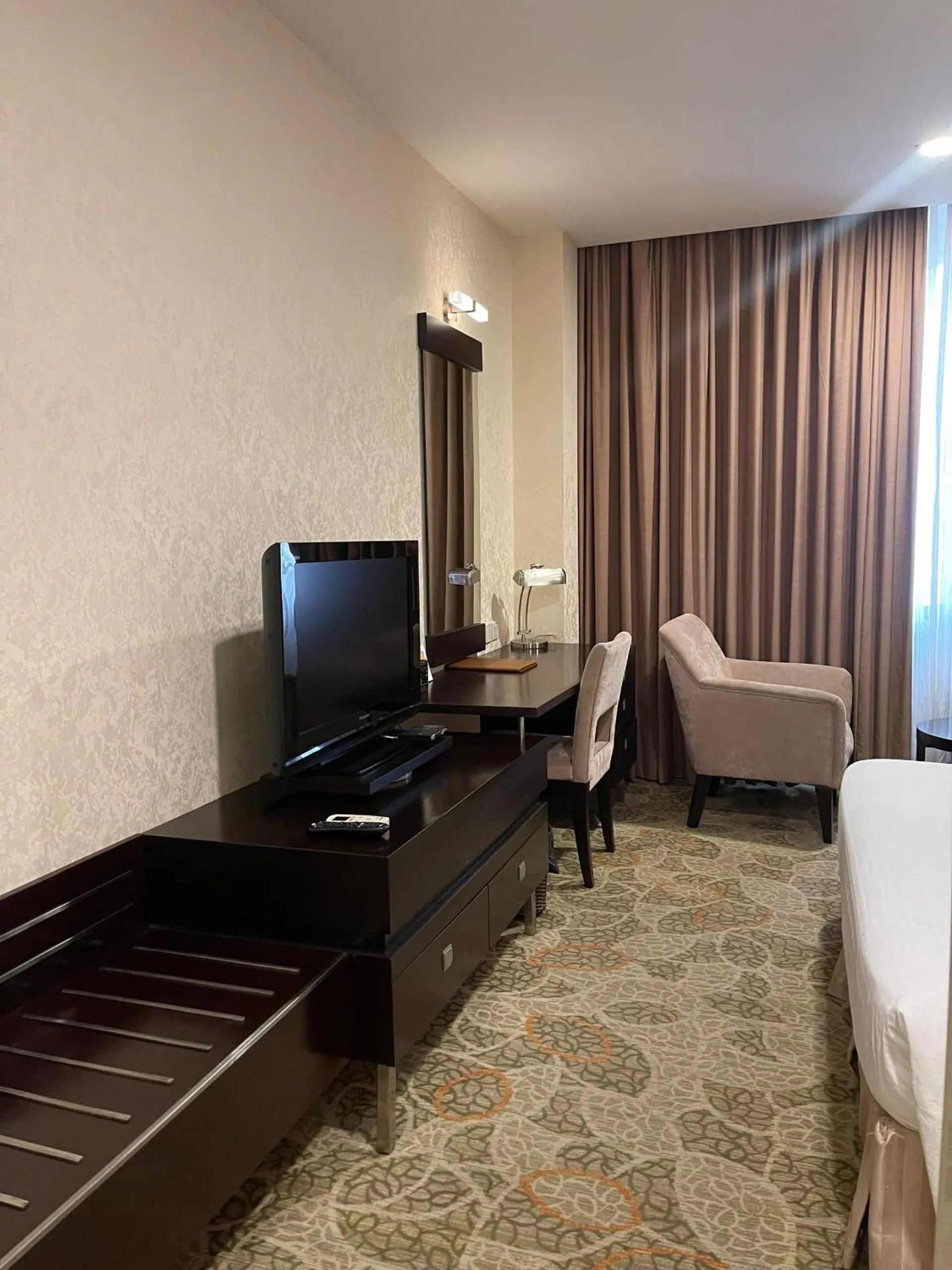 Bed in AURORA Hotel Plaza