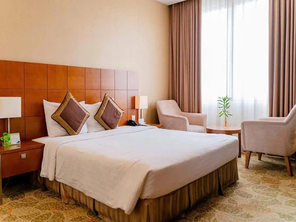 Living room, Bed in AURORA Hotel Plaza