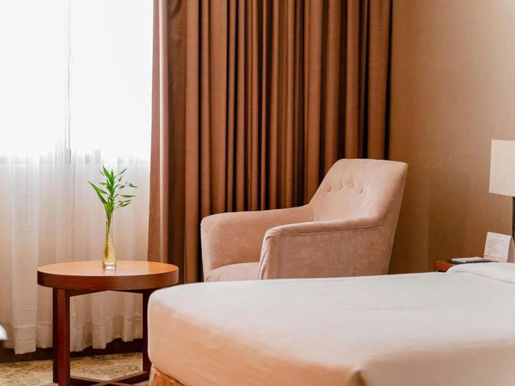 Seating area, Bed in AURORA Hotel Plaza