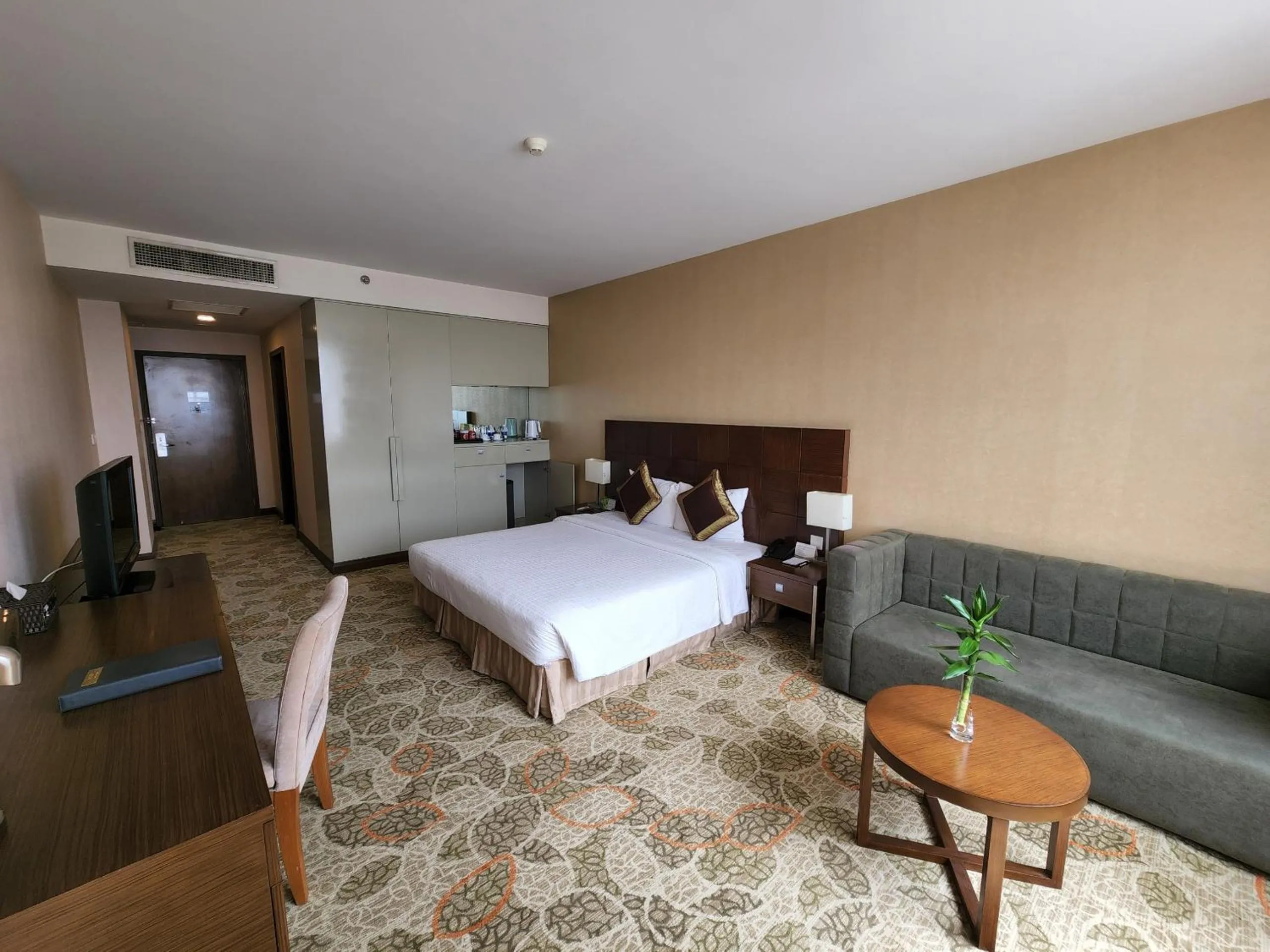 Bedroom, Bed in AURORA Hotel Plaza