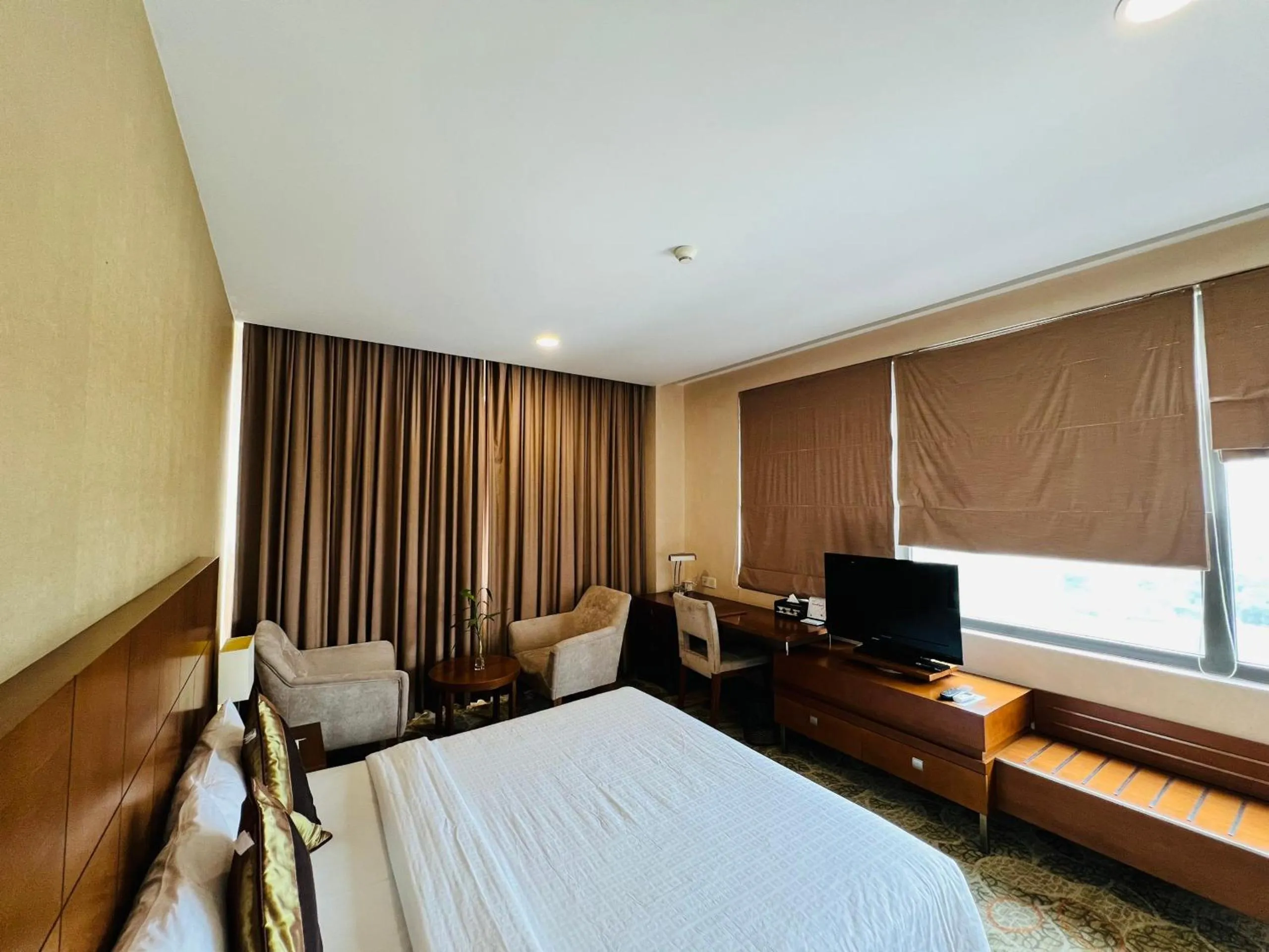 Photo of the whole room, Bed in AURORA Hotel Plaza