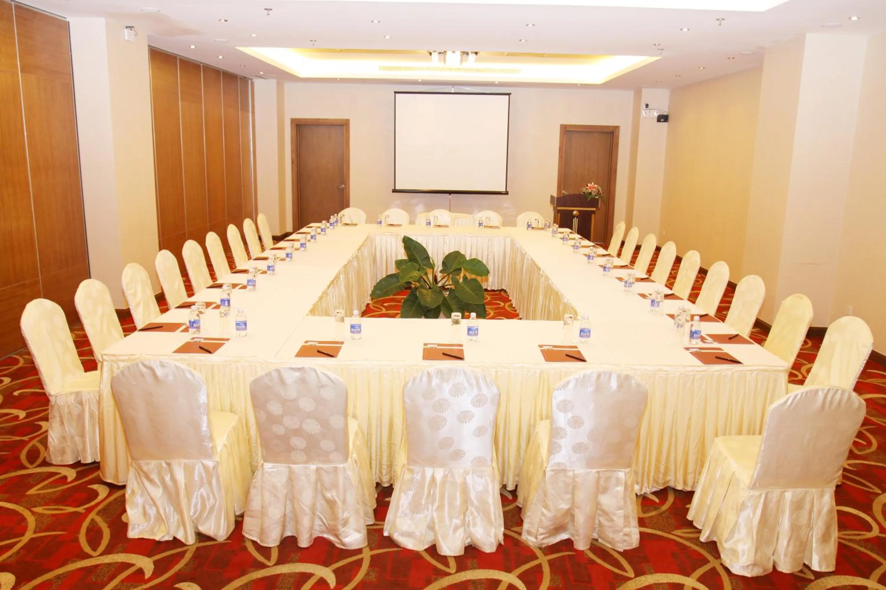 Meeting/conference room in AURORA Hotel Plaza