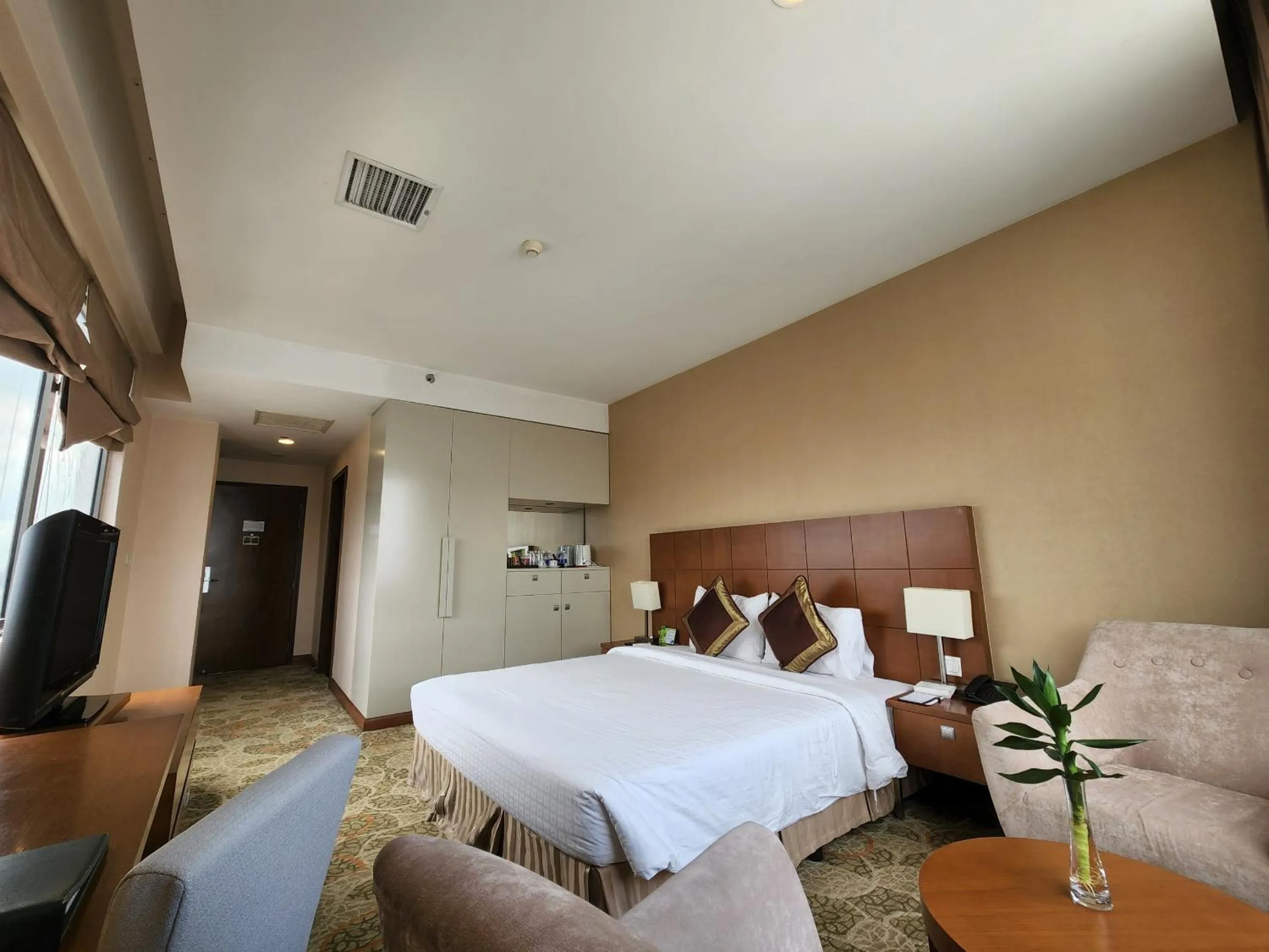 Photo of the whole room, Bed in AURORA Hotel Plaza
