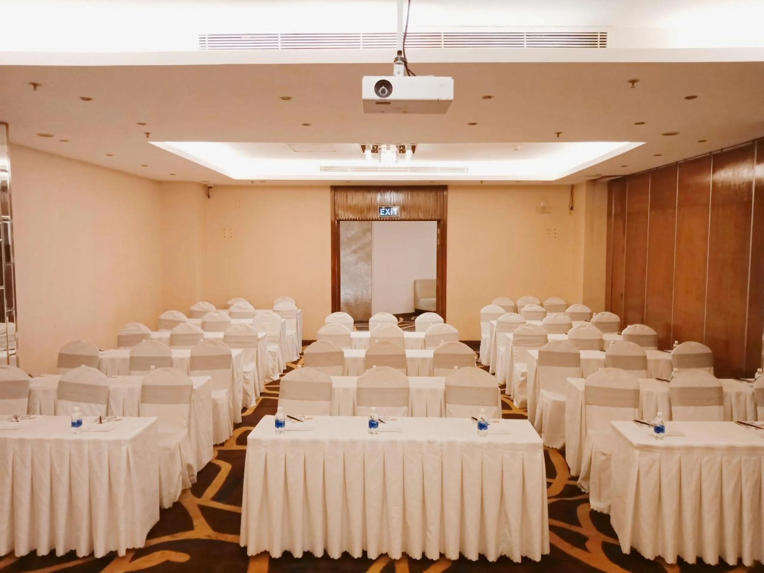 Meeting/conference room in AURORA Hotel Plaza
