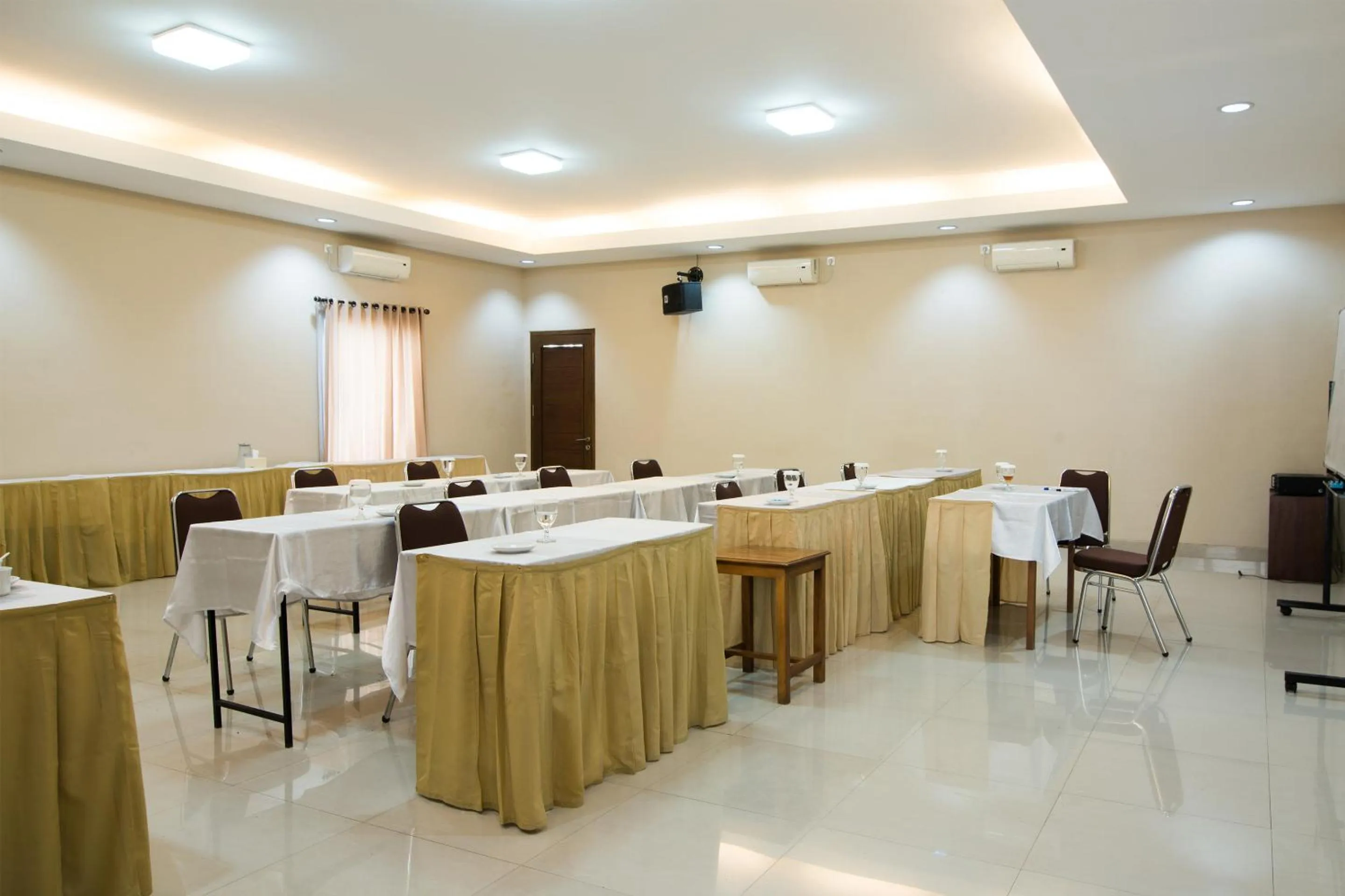 Meeting/conference room in Hotel Cepu Indah 1