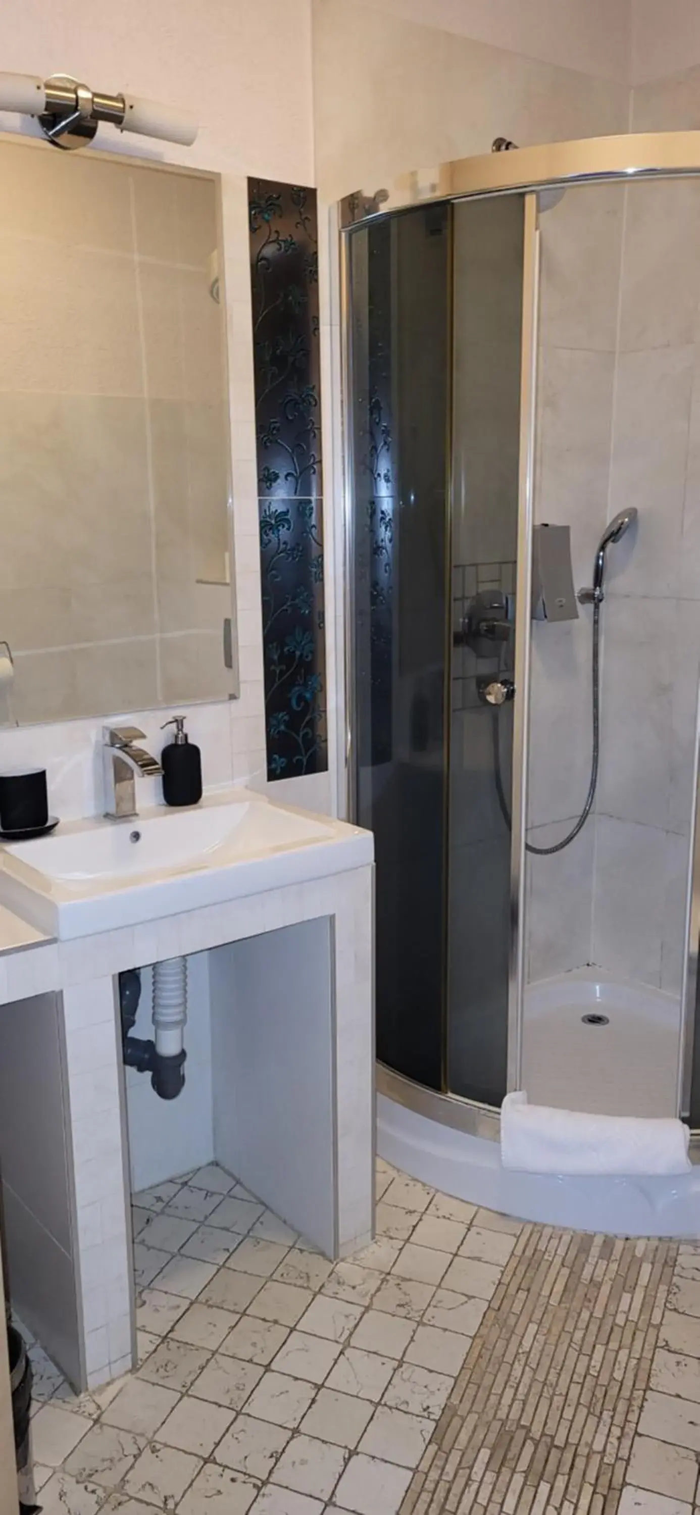 Comfort Double Room - single occupancy in Pension Melsungen vormals Hotel Bartenwetzer Comfort Double Room - single occupancy in Pension Melsungen vormals Hotel Bartenwetzer