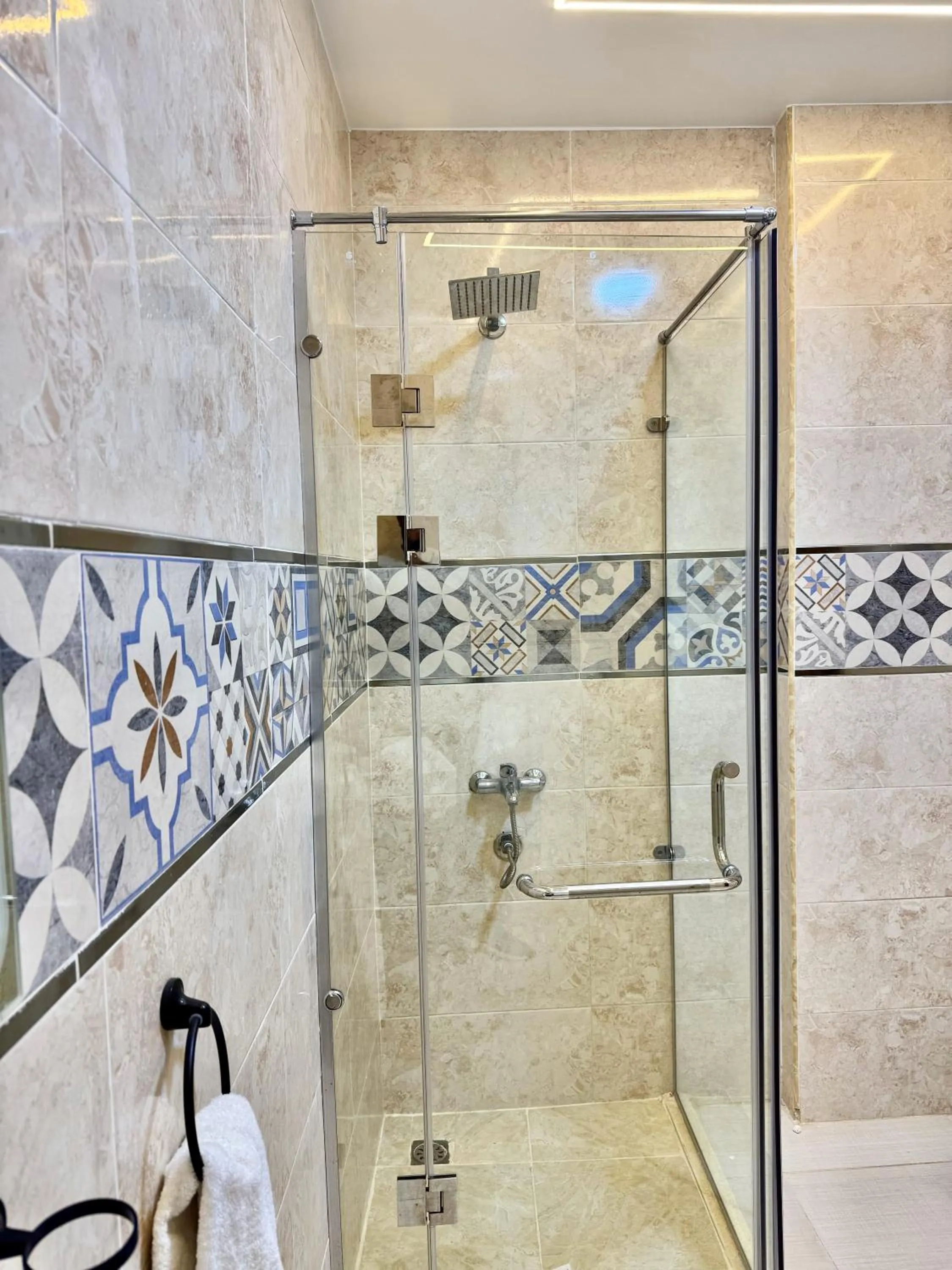 Shower in Night Pyramids Inn Hotel