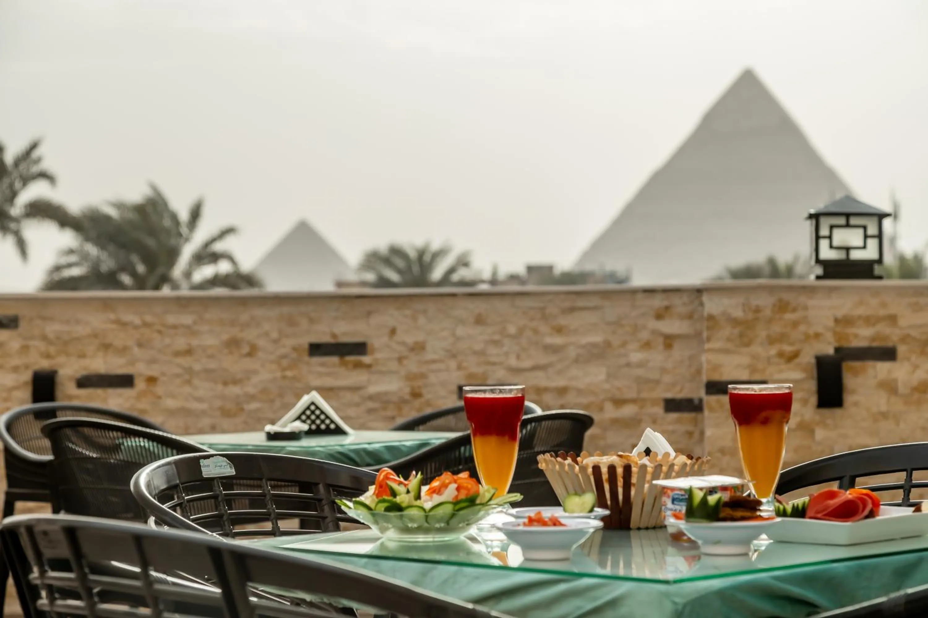 Restaurant/places to eat in Night Pyramids Inn Hotel