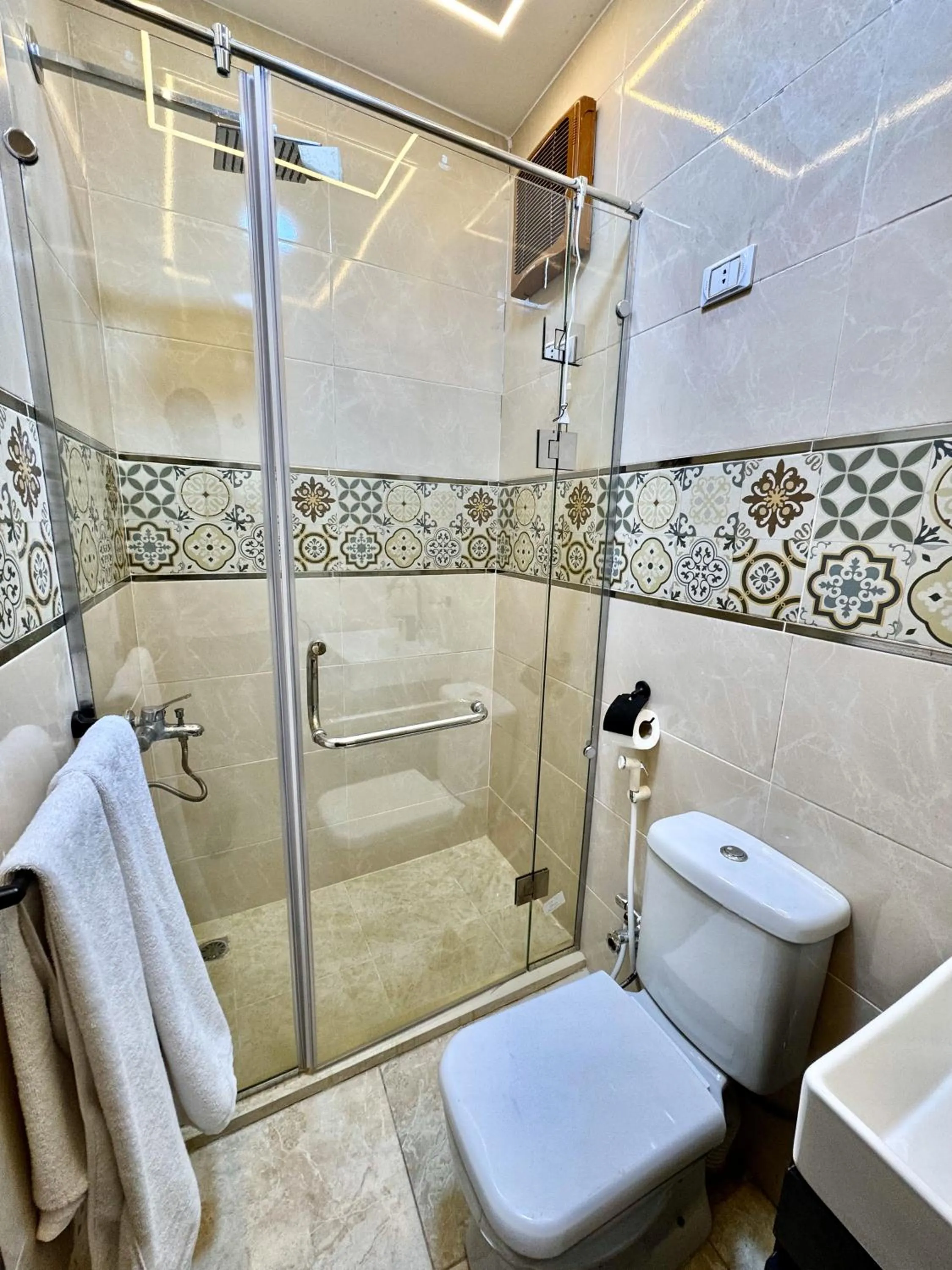 Shower in Night Pyramids Inn Hotel