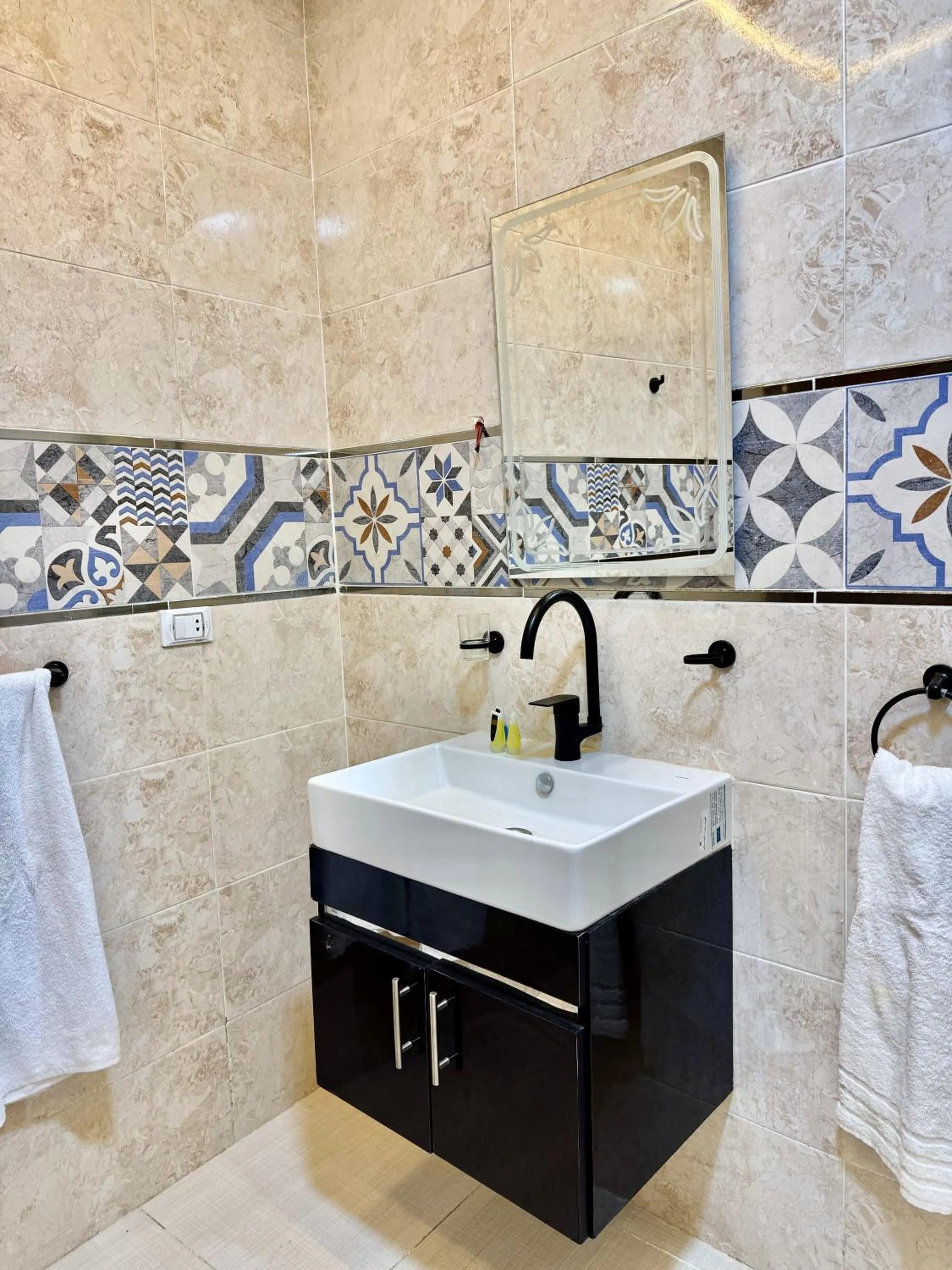 Bathroom in Night Pyramids Inn Hotel