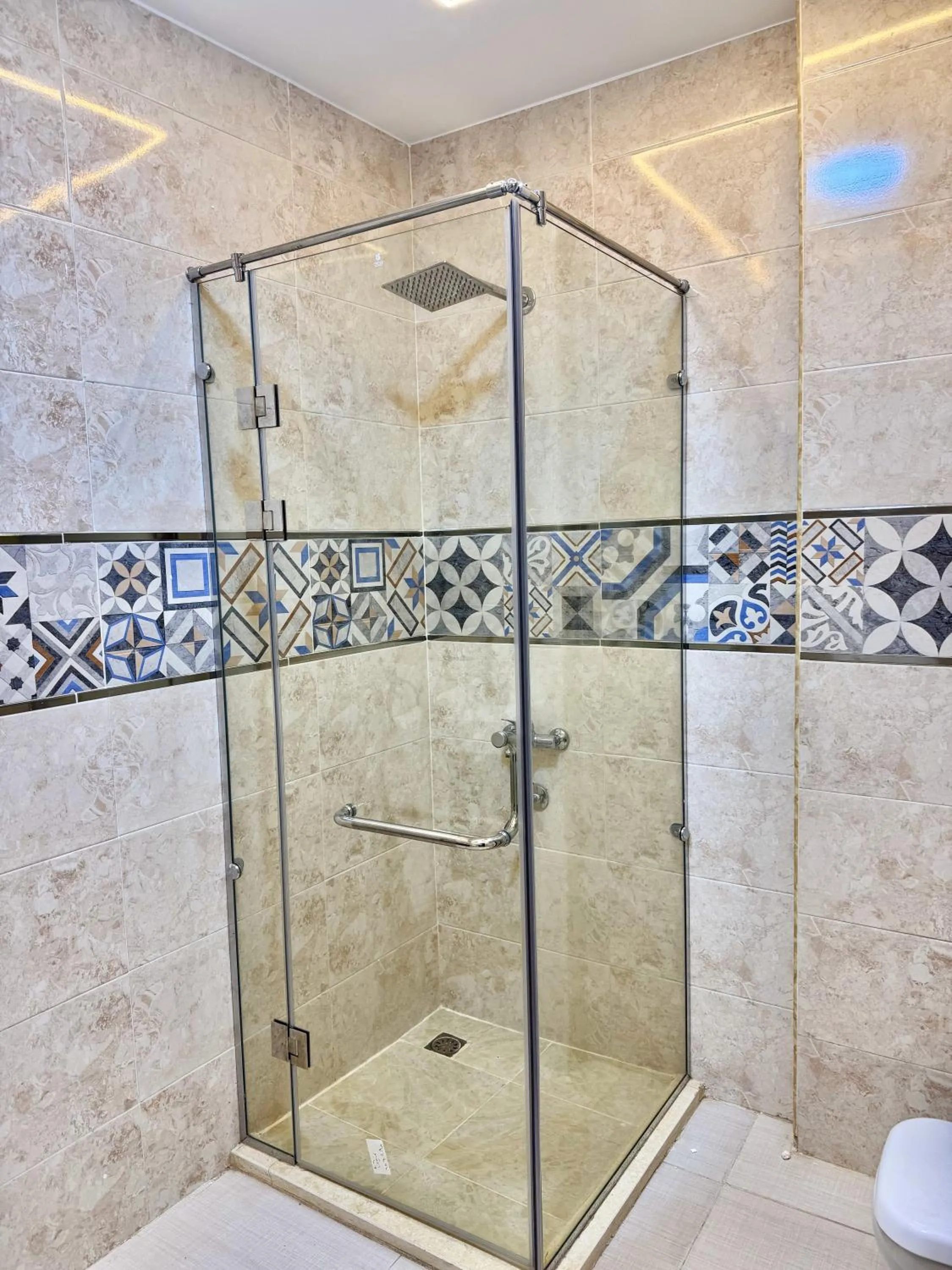 Shower in Night Pyramids Inn Hotel