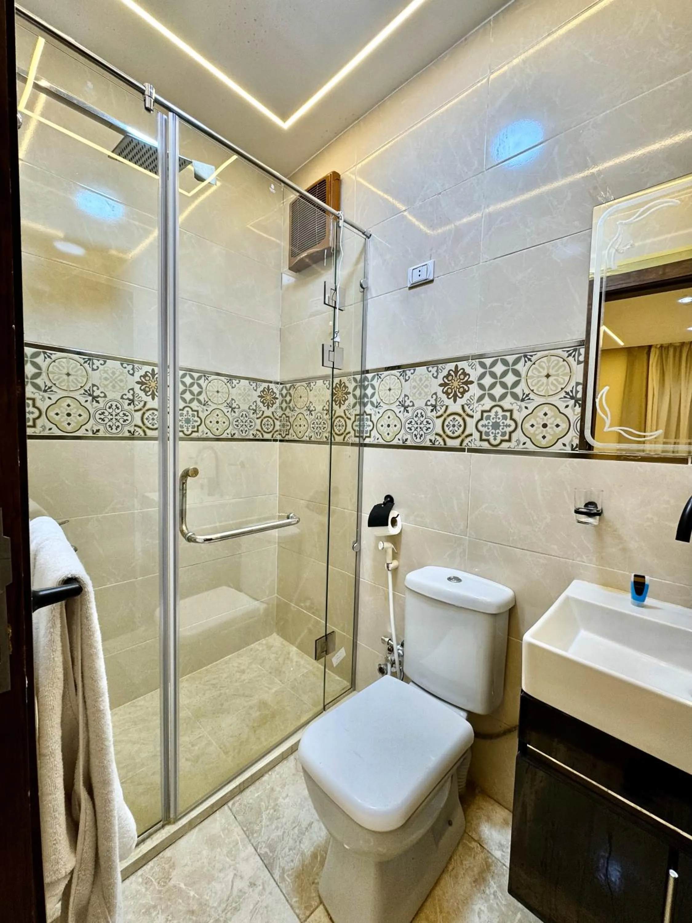 Shower in Night Pyramids Inn Hotel