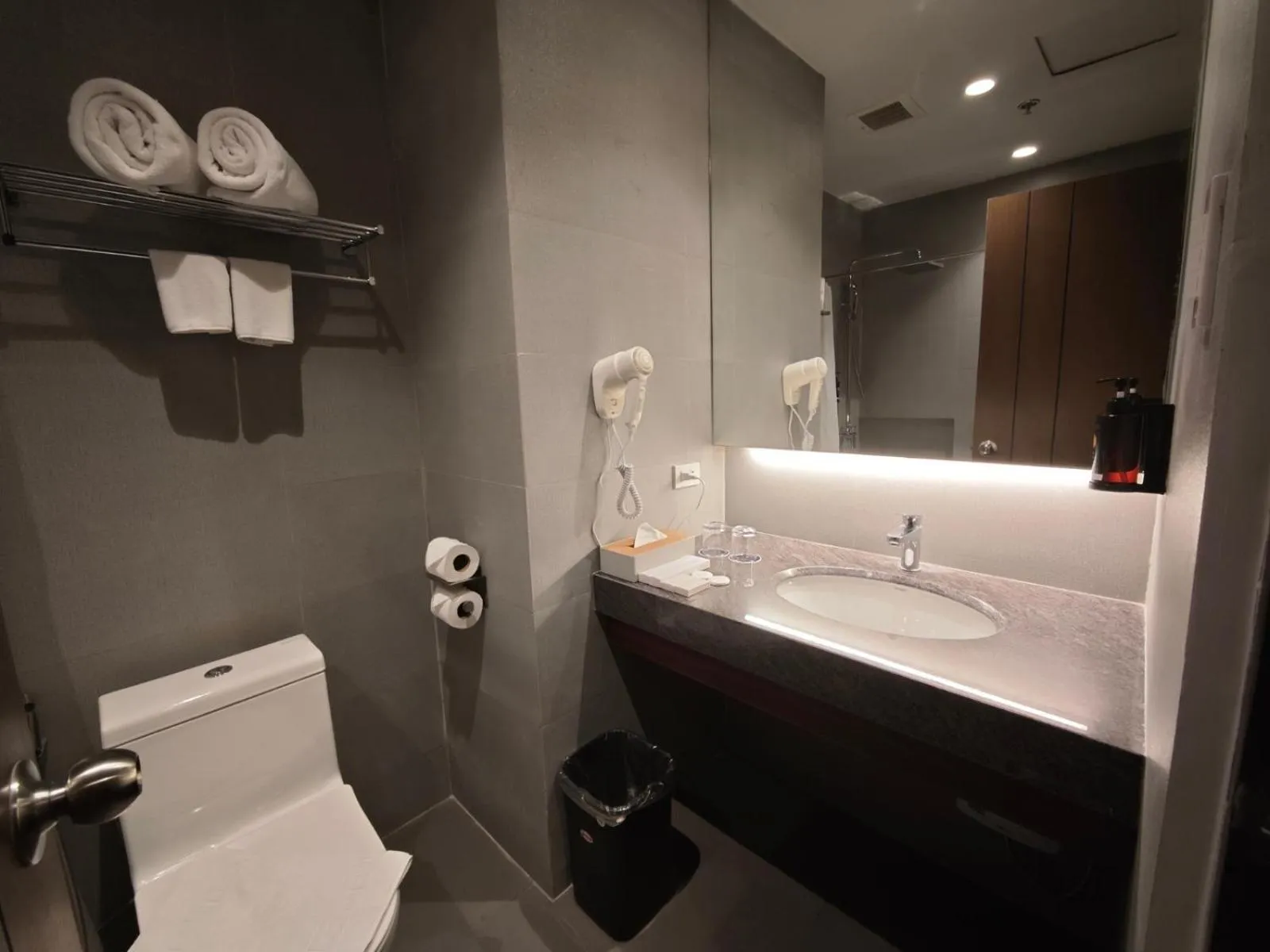 Bathroom in The Tribute Hotel