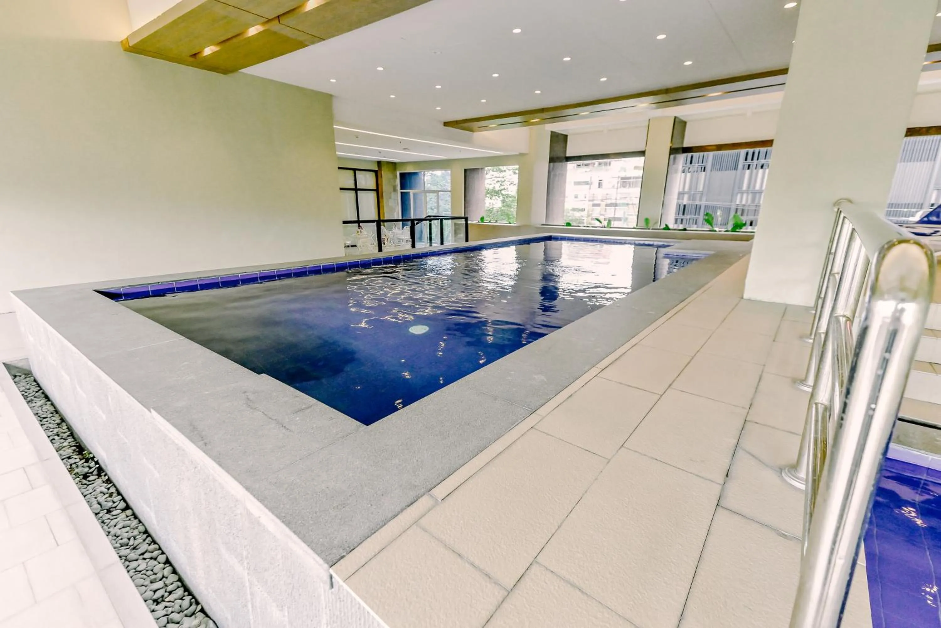 Swimming pool in The Tribute Hotel
