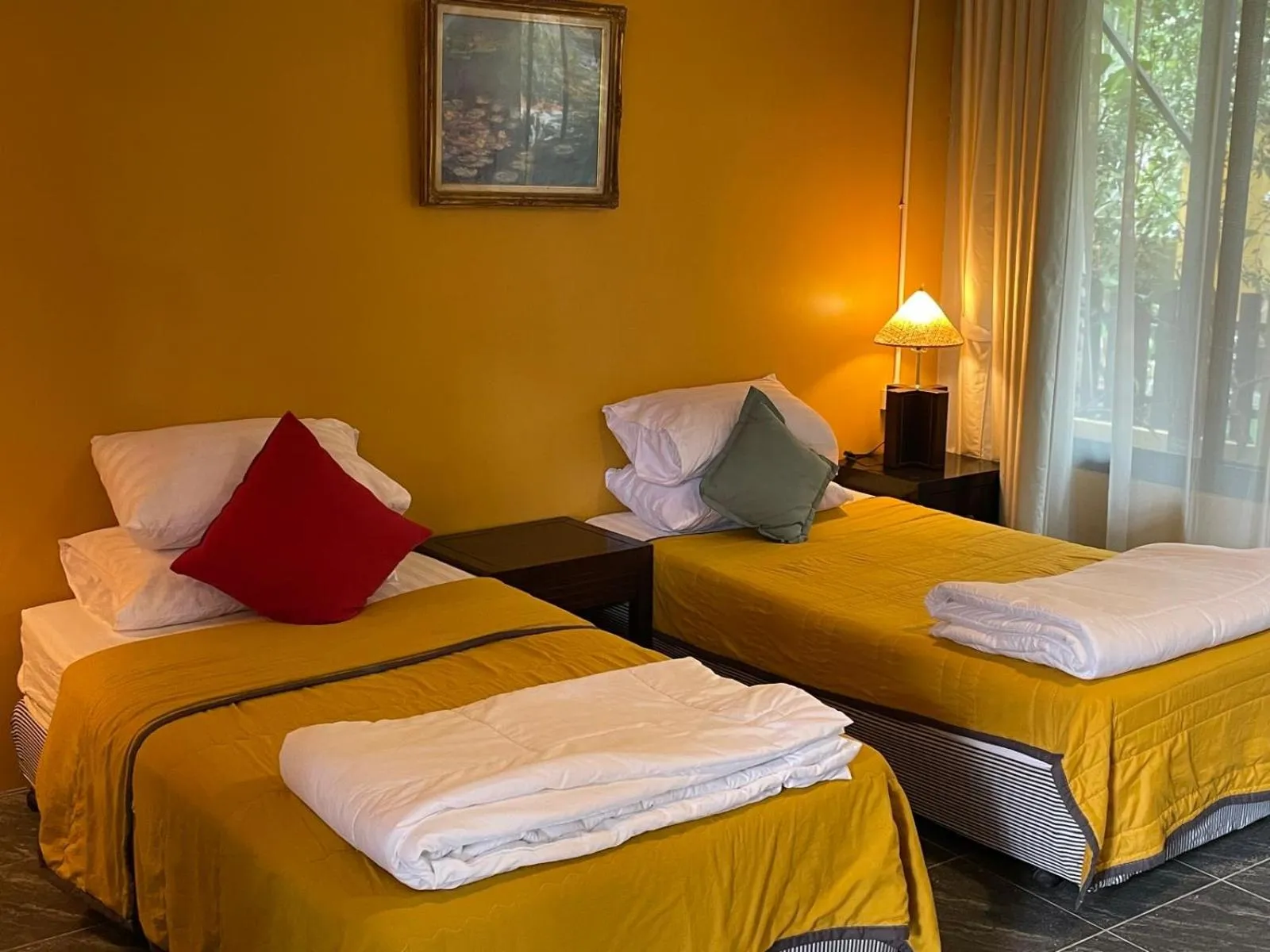 Standard Twin Room in Golden Mango House