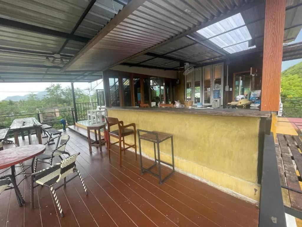 Communal lounge/ TV room in Golden Mango House