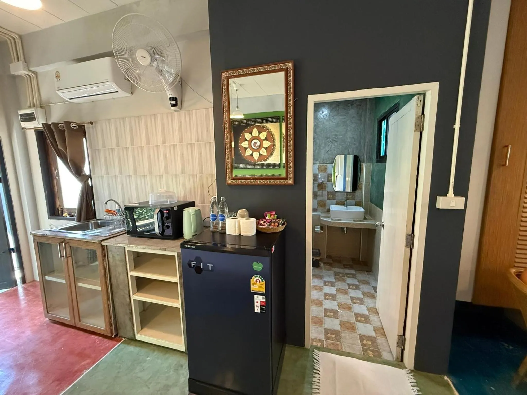 Kitchen or kitchenette in Golden Mango House