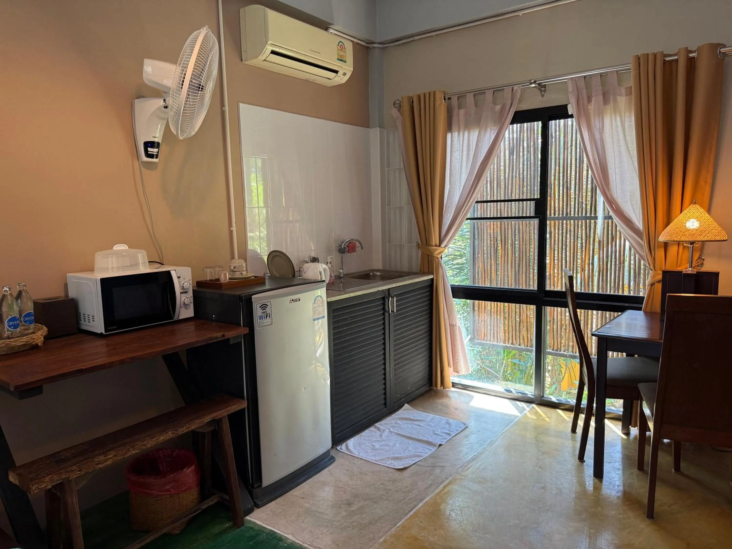 Kitchen or kitchenette in Golden Mango House