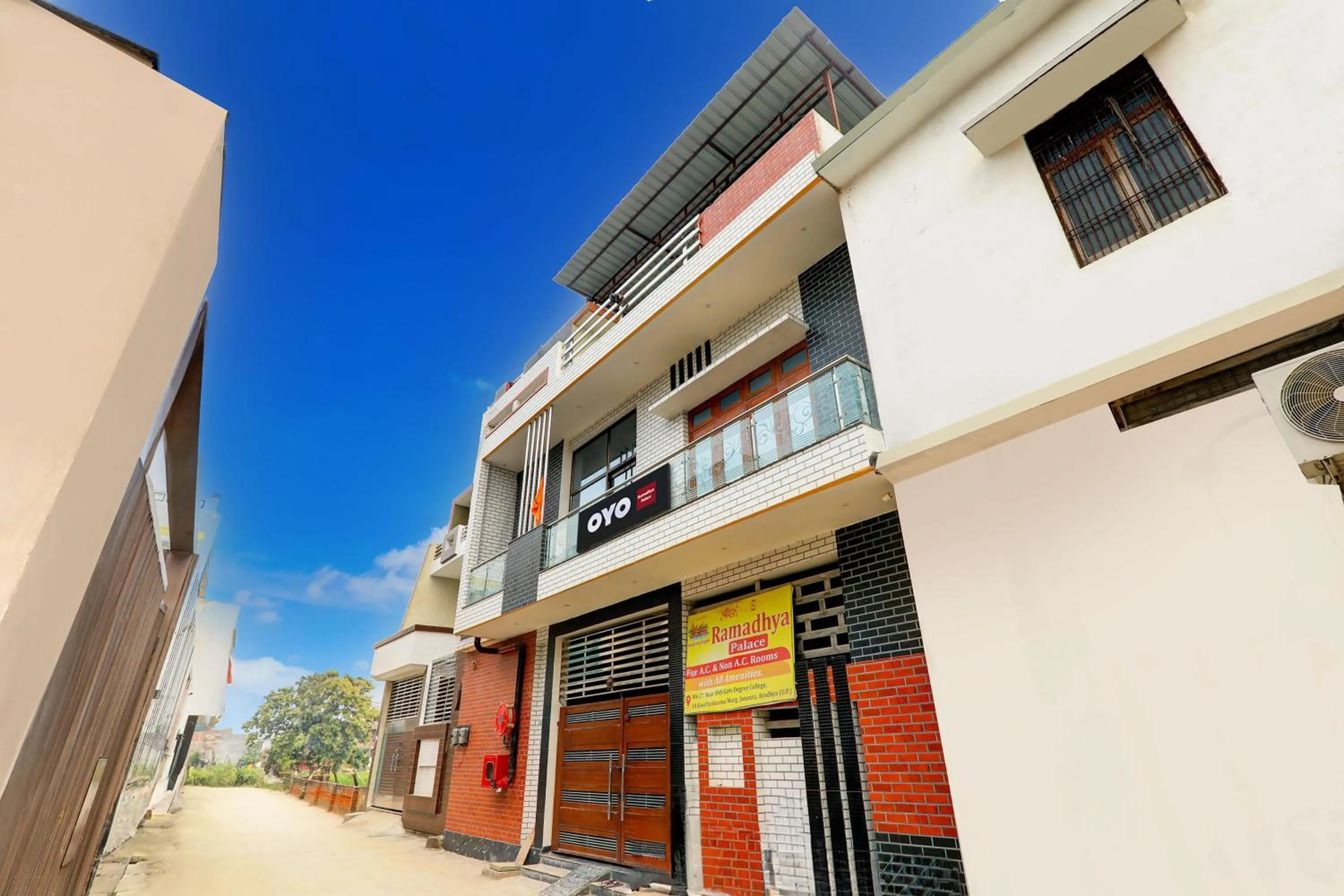 Facade/entrance in Hotel O Ramadhya Palace