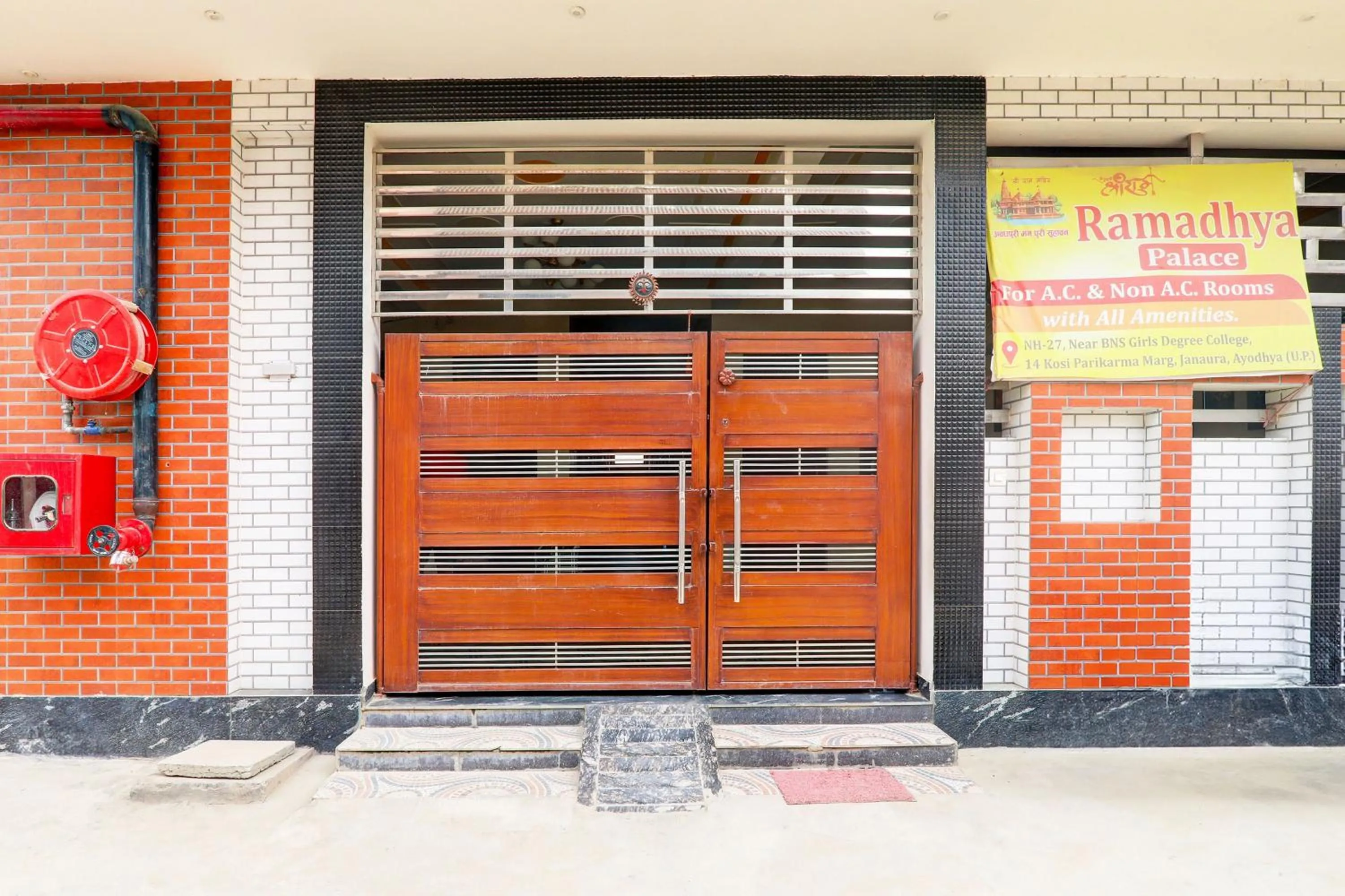 Facade/entrance in Hotel O Ramadhya Palace