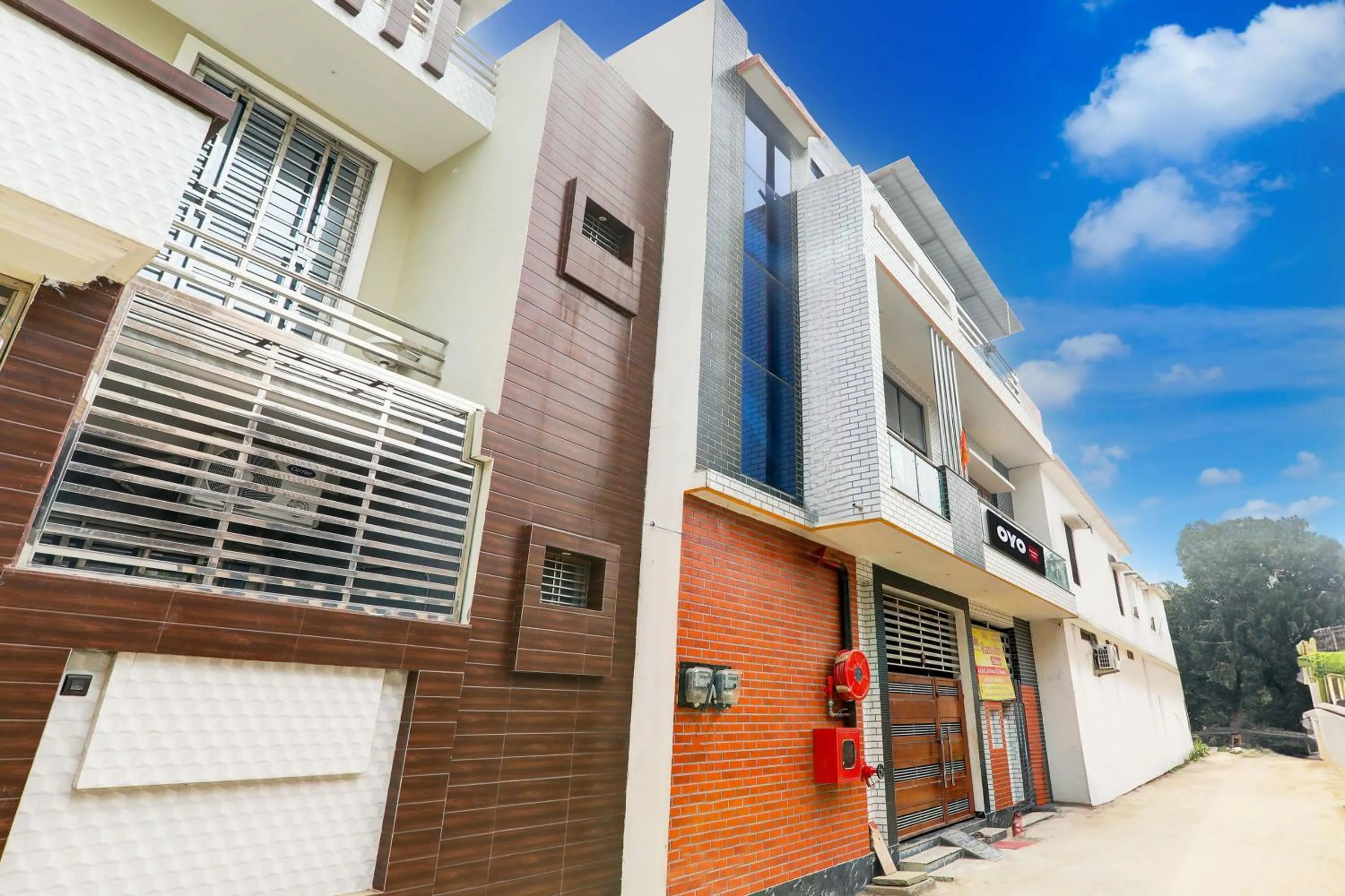 Facade/entrance in Hotel O Ramadhya Palace