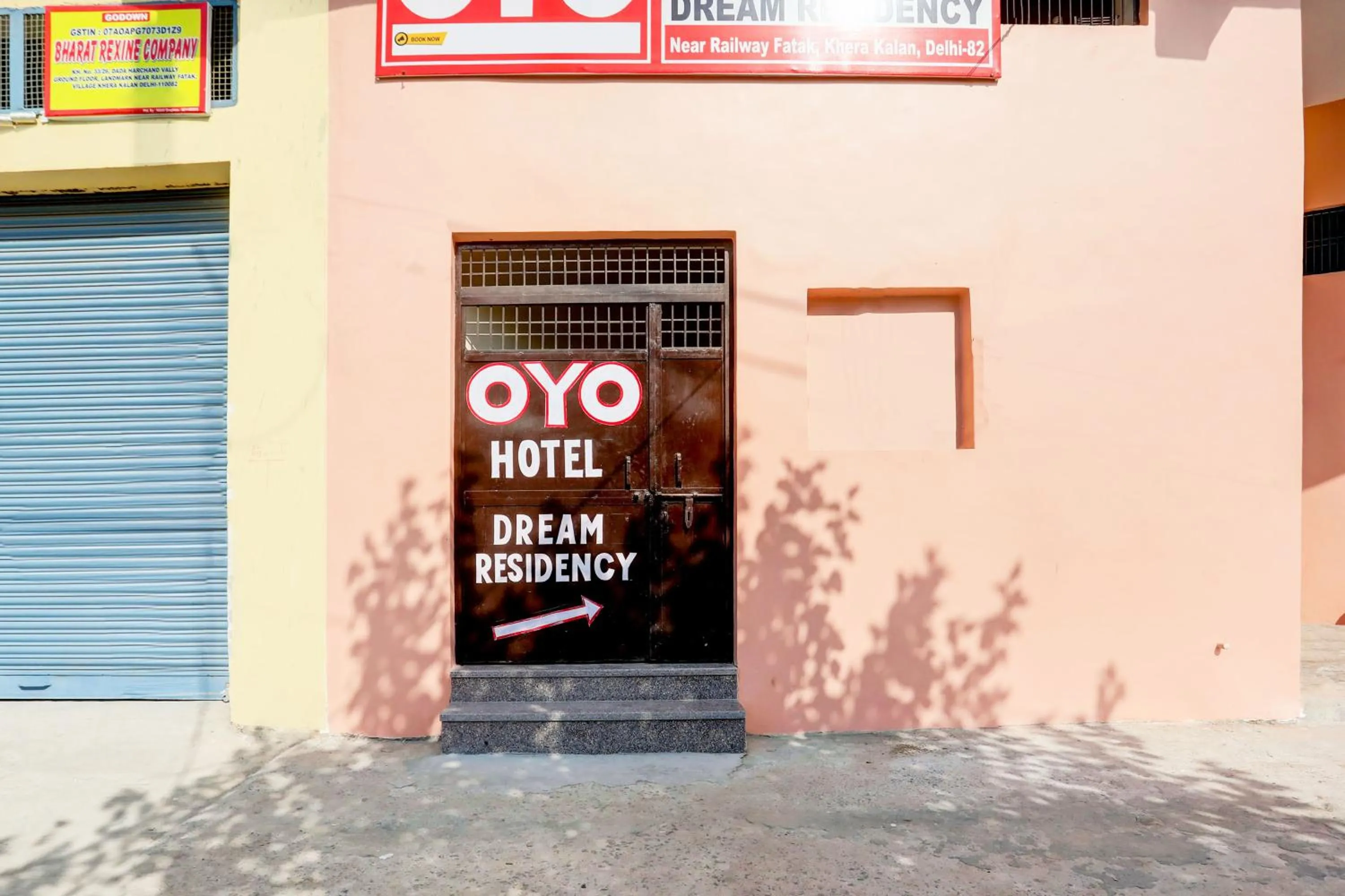 Facade/entrance in Hotel O Dream Residency
