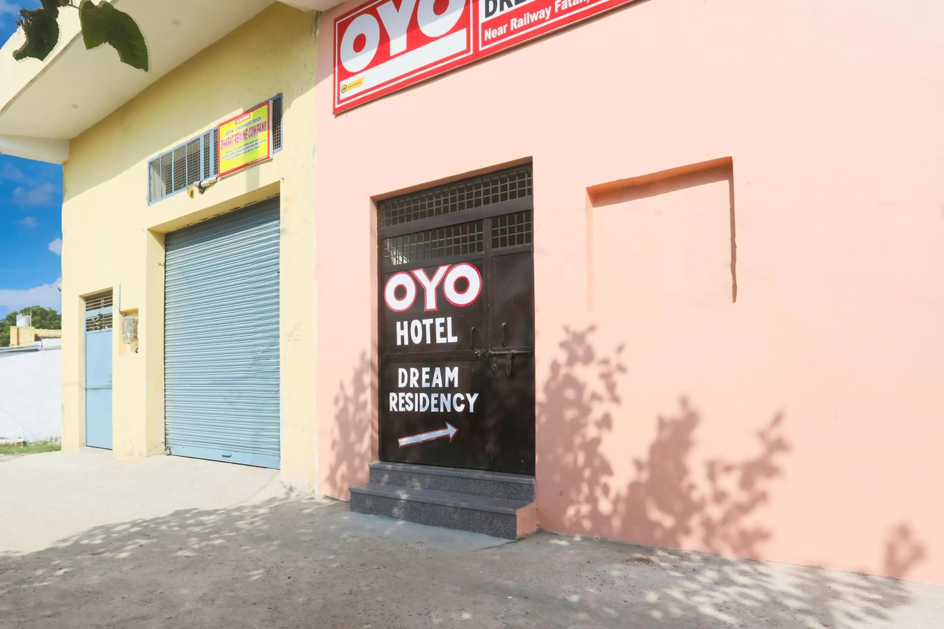 Facade/entrance in Hotel O Dream Residency