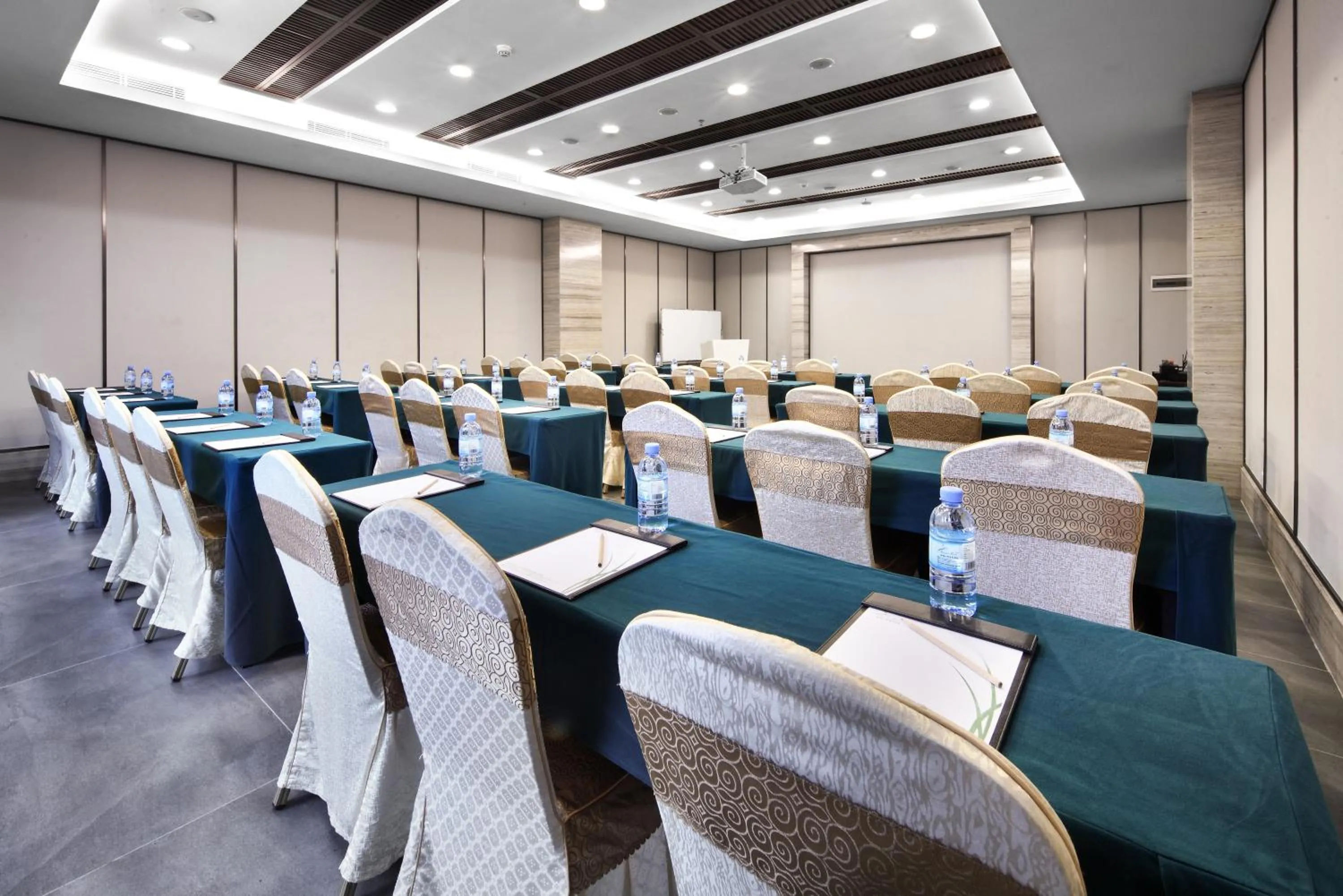 Meeting/conference room in Yangshuo Riverside Resorts Hotel