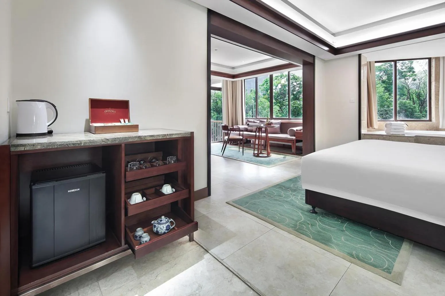 Photo of the whole room, Bed in Yangshuo Riverside Resorts Hotel