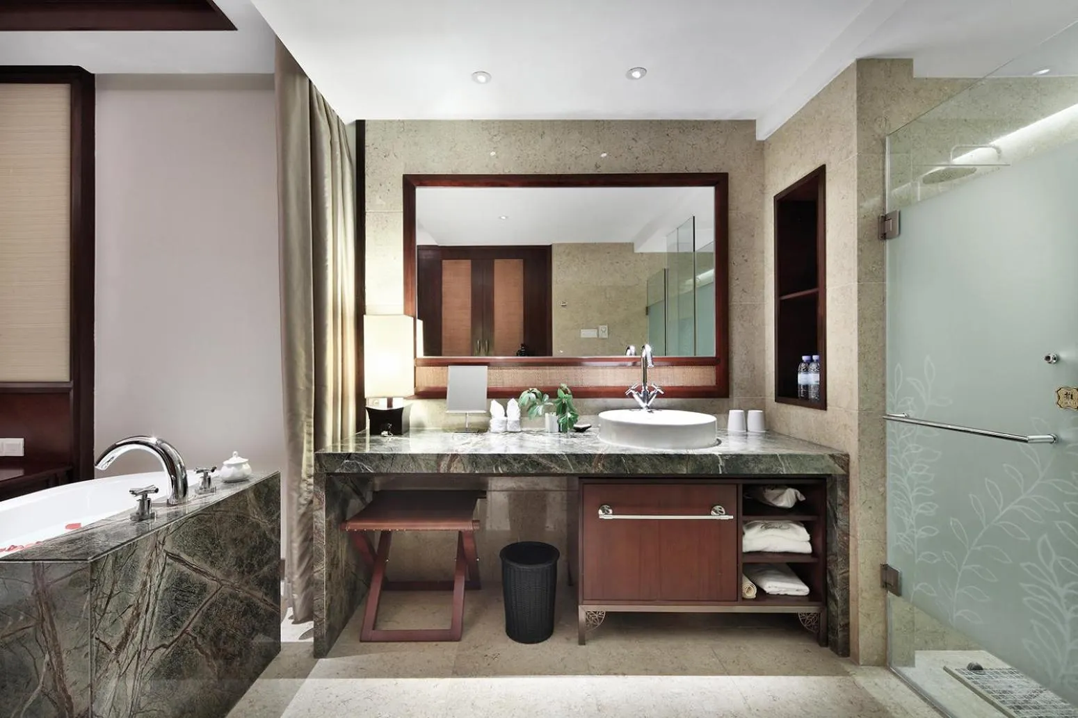 Bathroom in Yangshuo Riverside Resorts Hotel