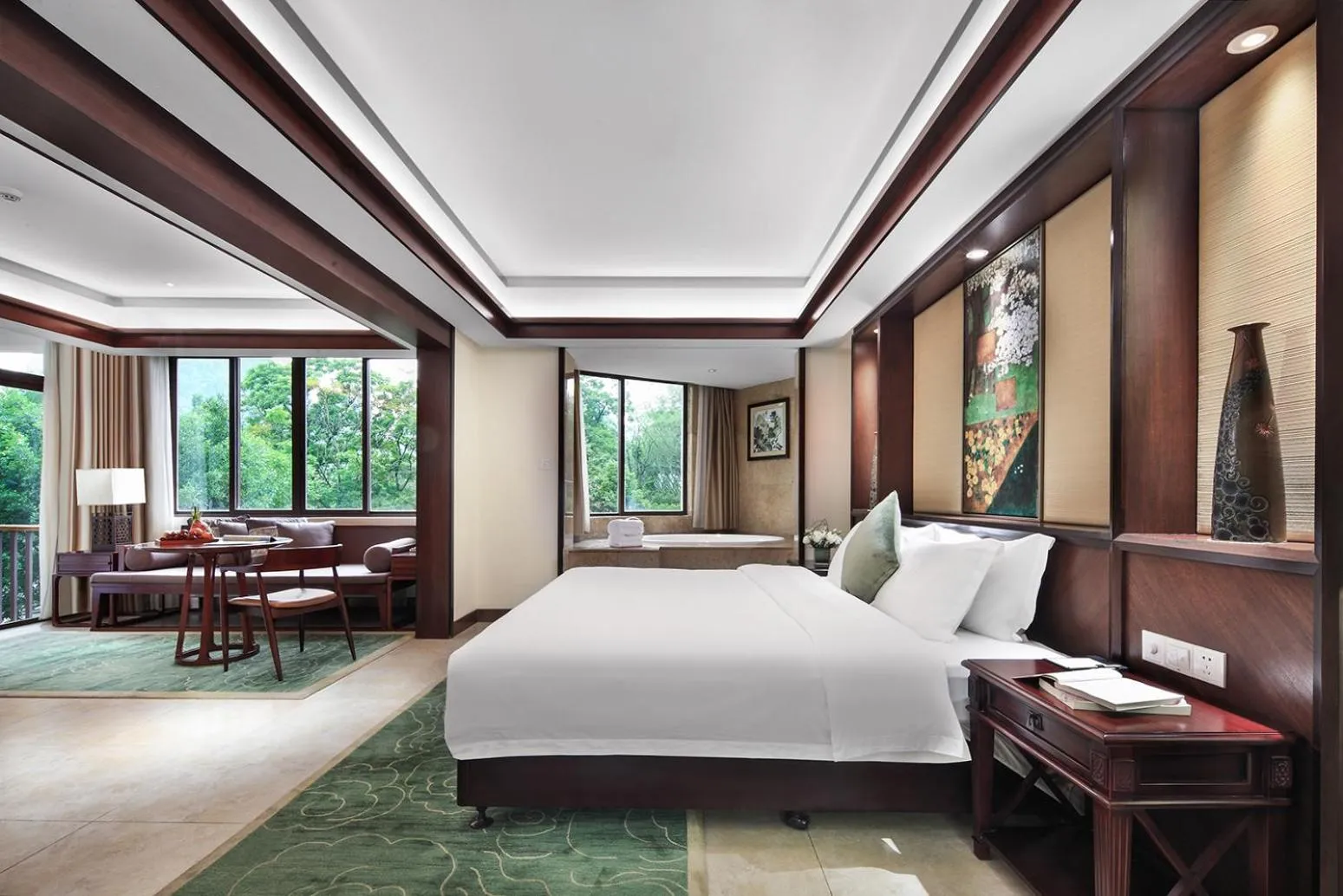 Photo of the whole room, Bed in Yangshuo Riverside Resorts Hotel