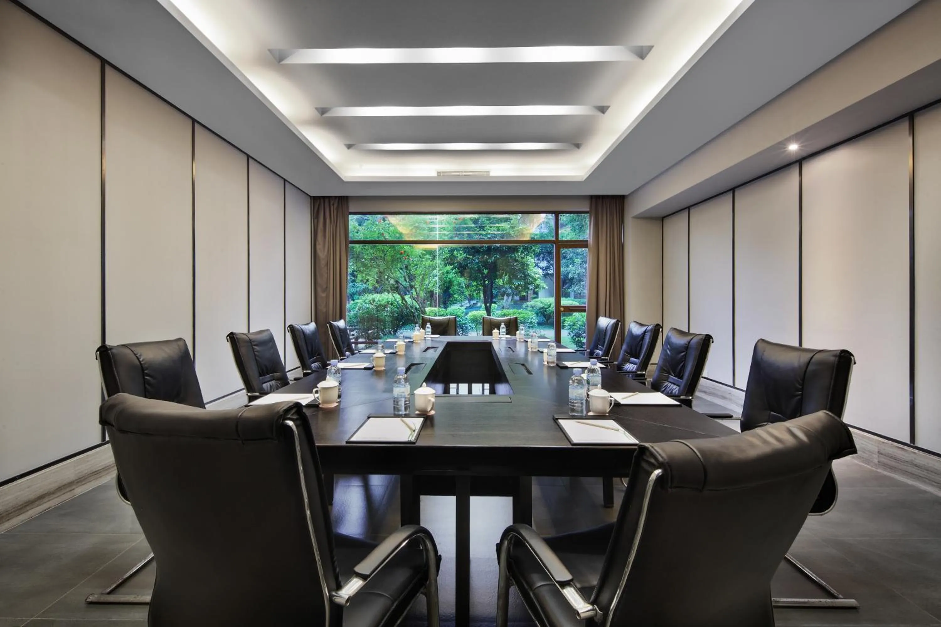 Meeting/conference room in Yangshuo Riverside Resorts Hotel