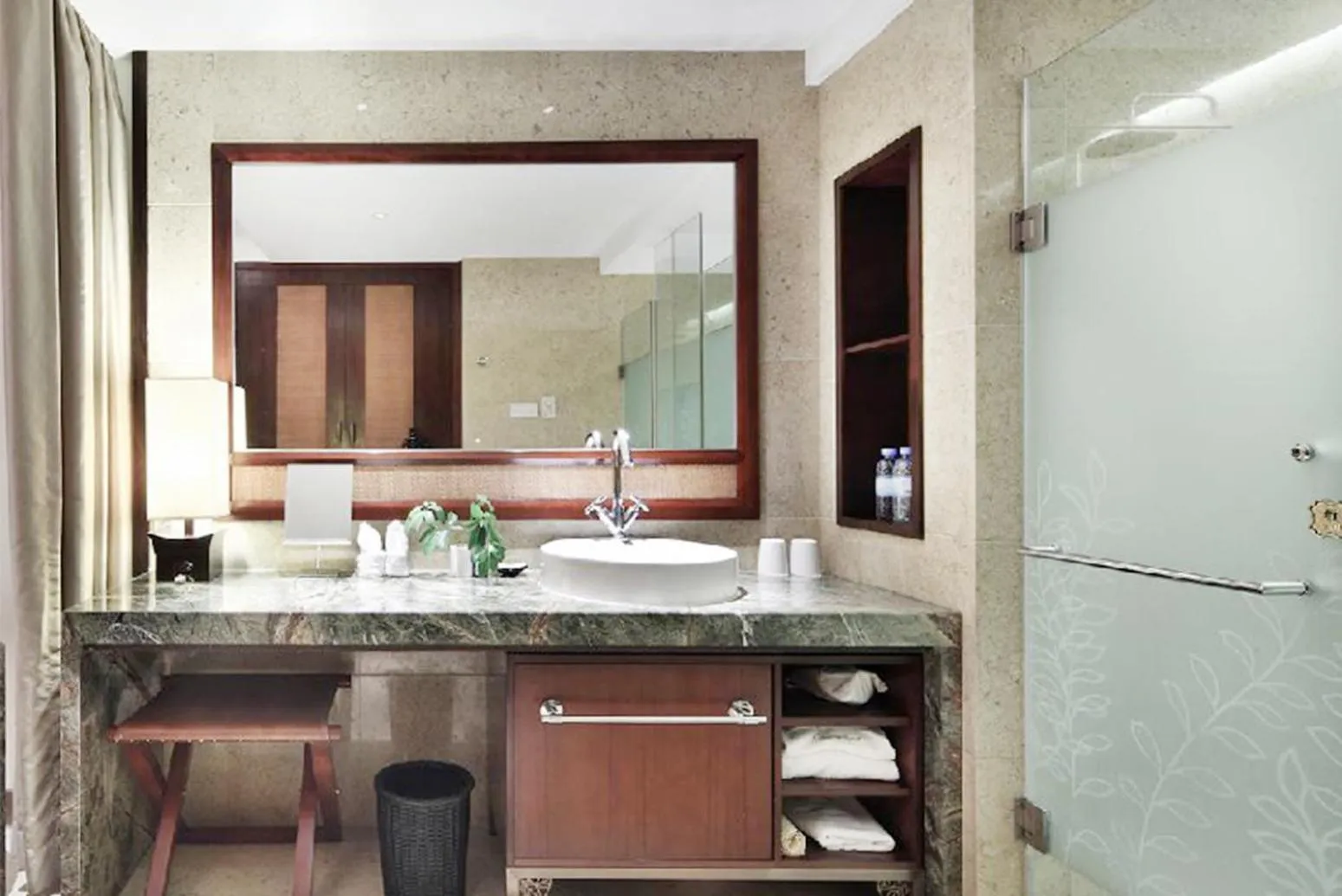 Bathroom in Yangshuo Riverside Resorts Hotel